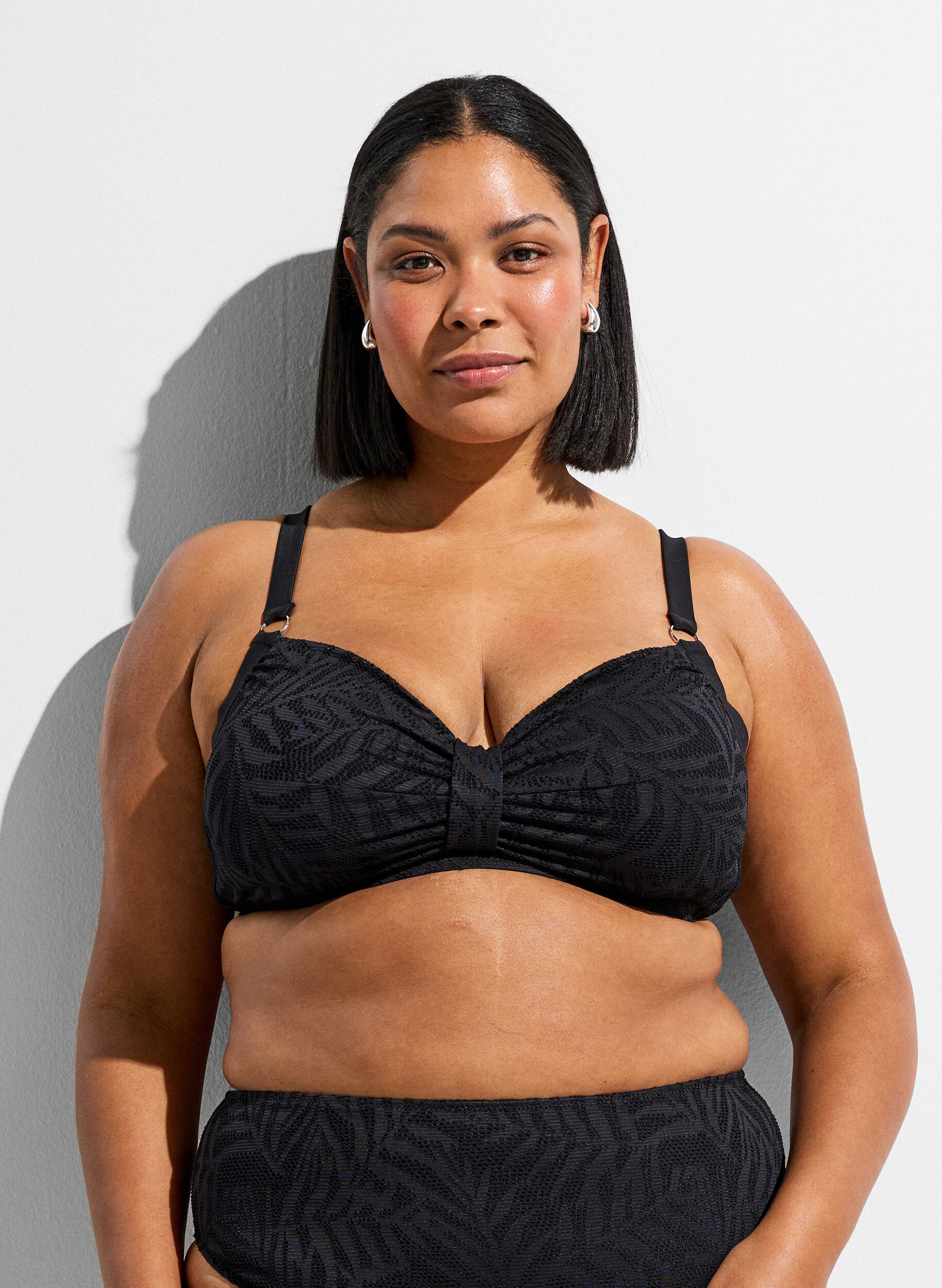 ZizziBikinibeha met gestructureerd mesh en afneembare inlays, Zwart, Model image number 0