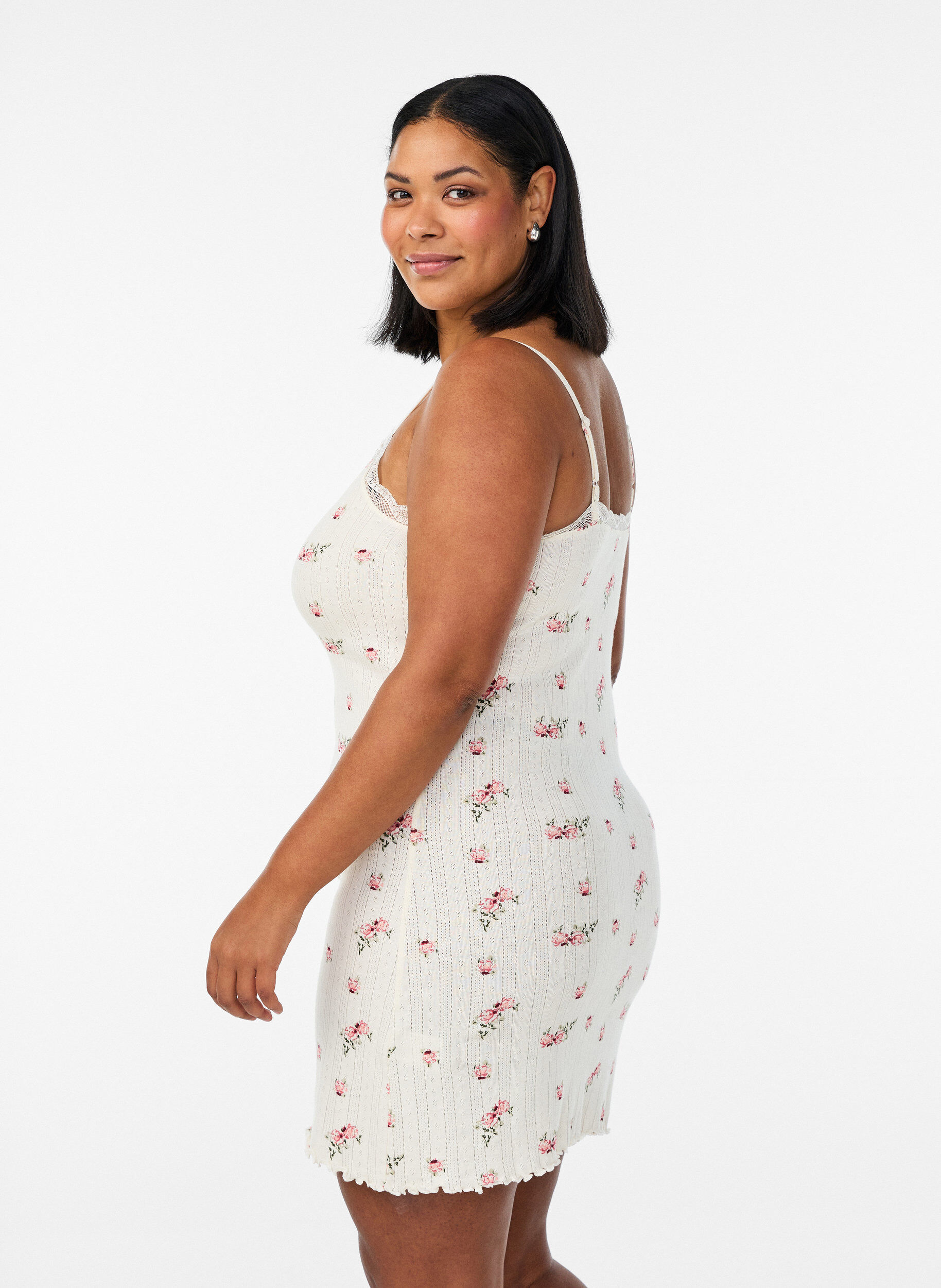 Zizzi Chemise de nuit &agrave; fines bretelles et motif textur&eacute;, Vanille, Model image number 2