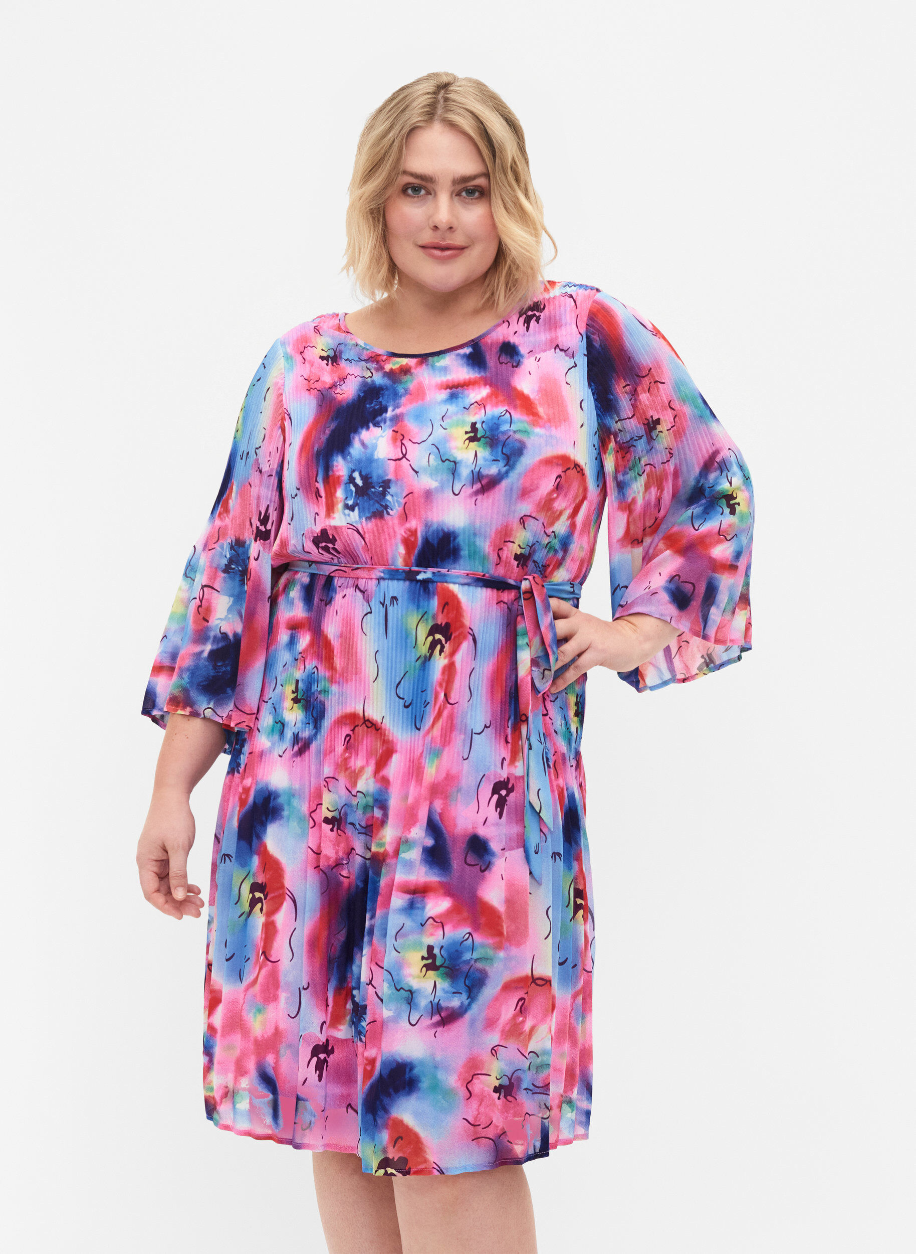 Zizzi Robe pliss&eacute;e imprim&eacute;e avec lien &agrave; nouer, Lavender Space AOP, Model image number 0