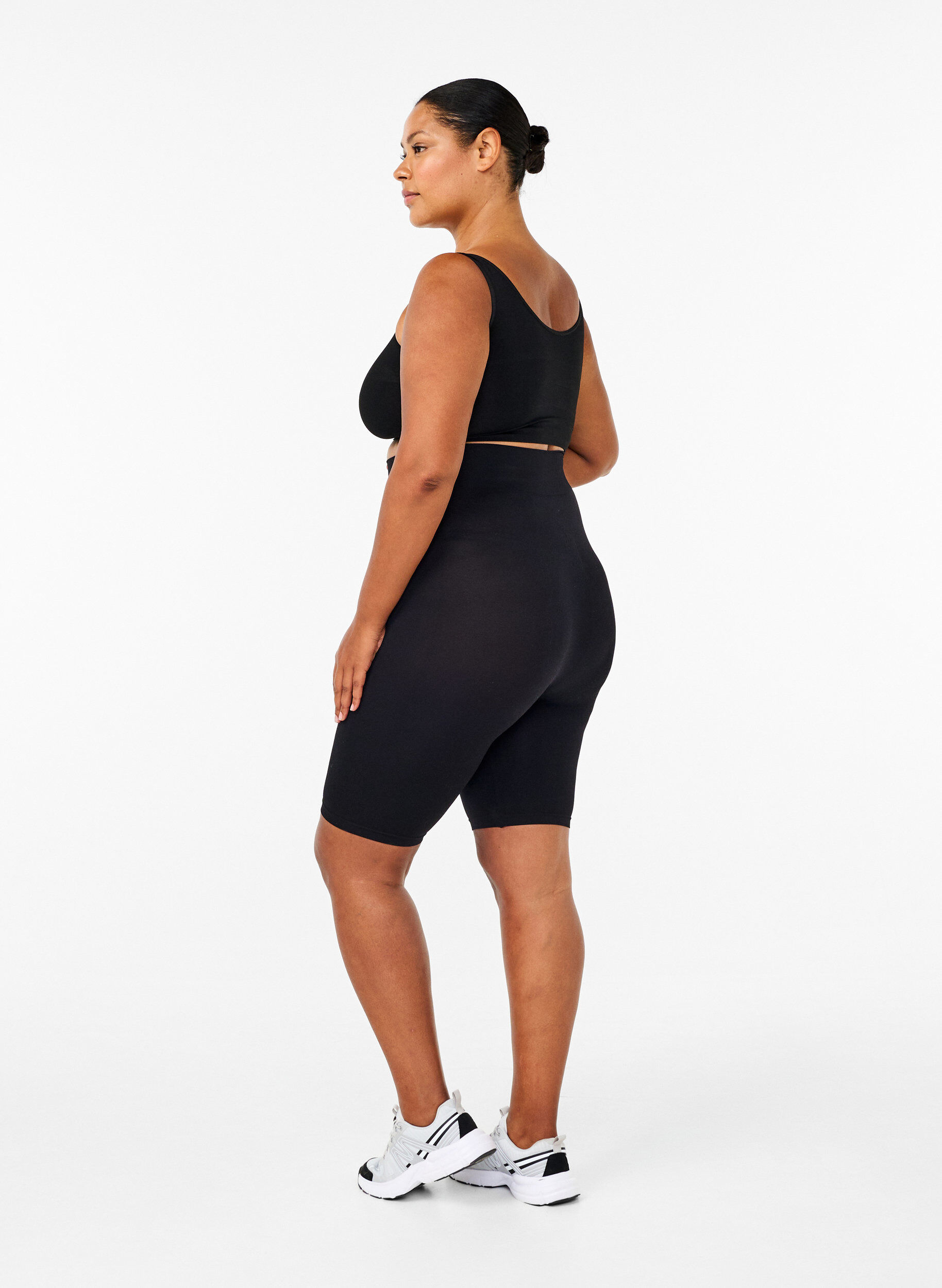 ZizziNaadloos fietsshortje, Zwart, Model image number 2