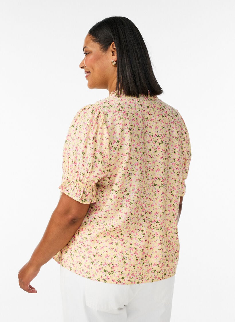 Viscose bloemenblouse met korte mouwen en een rucheskraag, Geel, Model image number 2