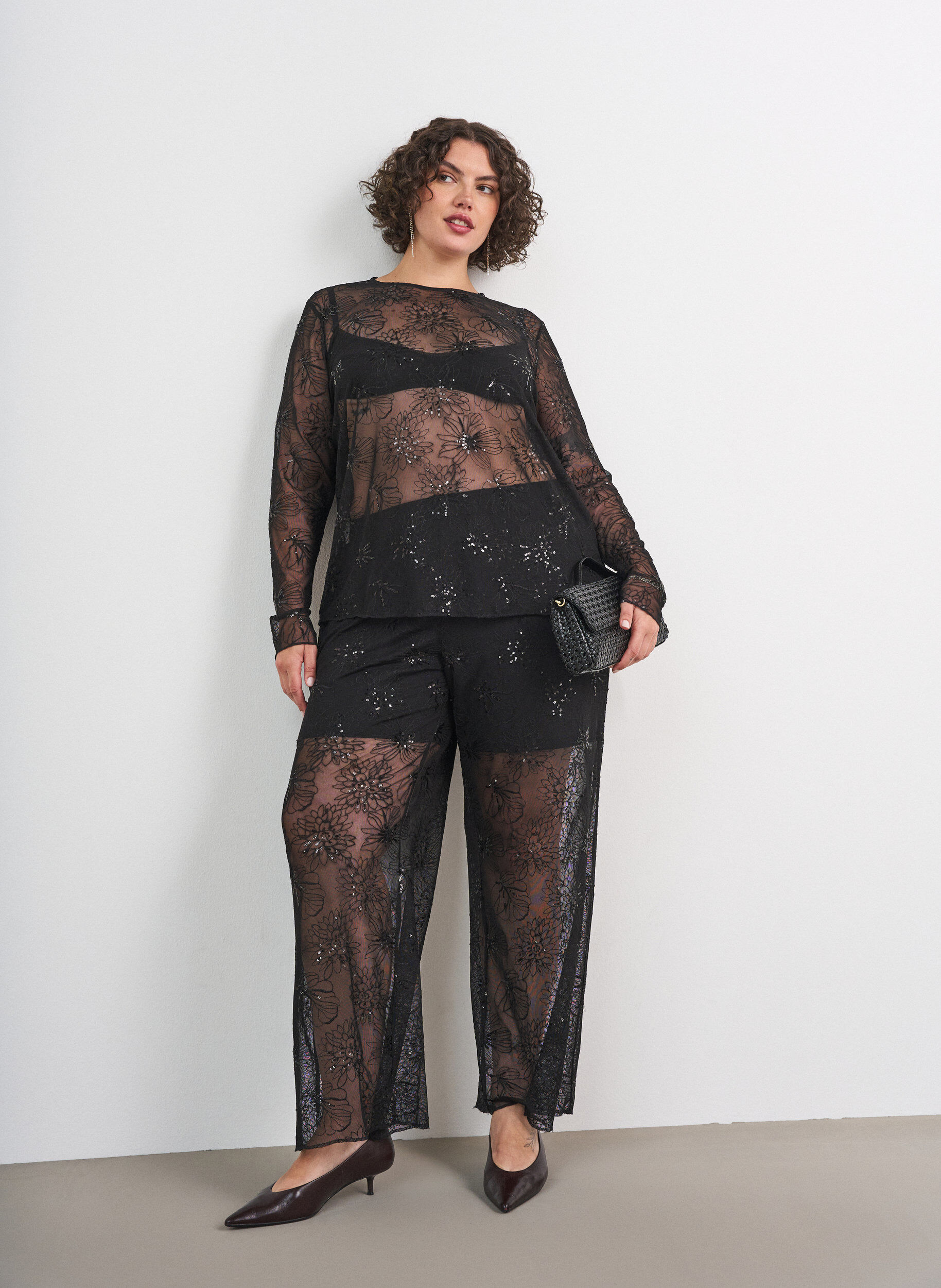 ZizziPantalon en maille avec broderies florales et sequins, Noir, Model image number 0
