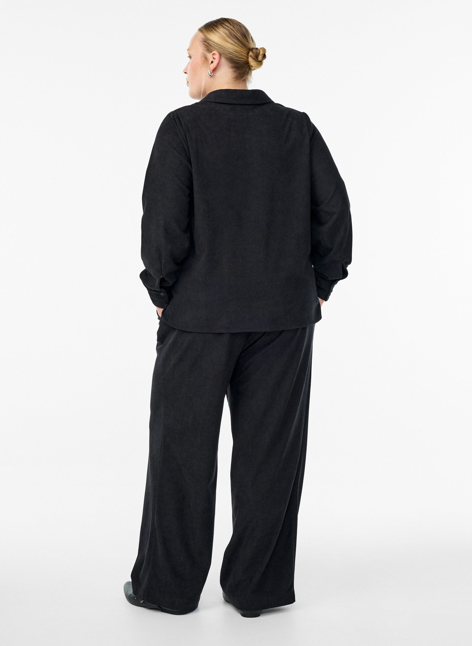 Zizzi Pantalon ample en velours, Noir, Model image number 2