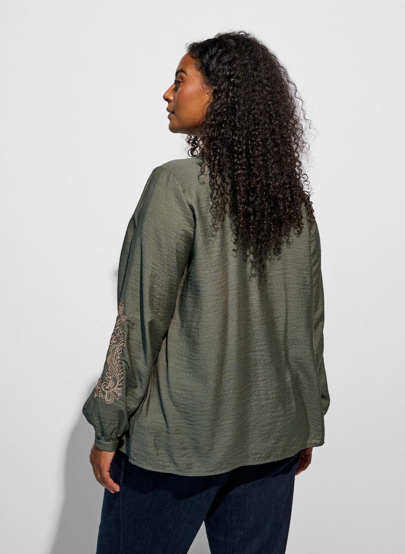 Chemise en viscose avec manches brod&eacute;es, Vert, Model image number 2