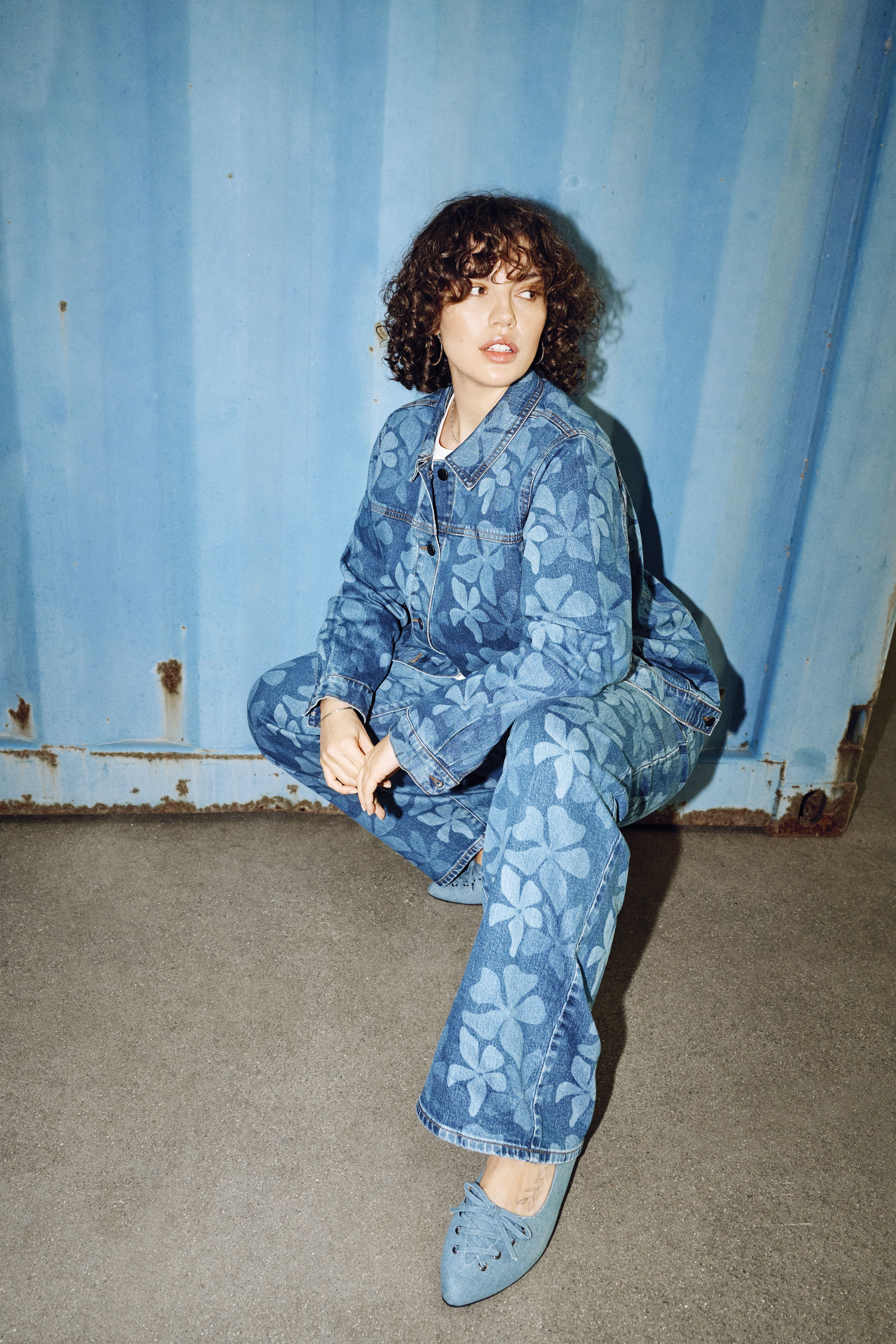 Zizzi Veste en jean &agrave; motif floral, , Model