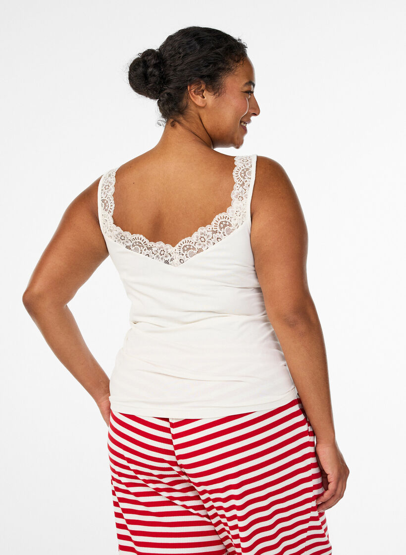 Top en viscose avec bord en dentelle, Vanille, Model image number 2