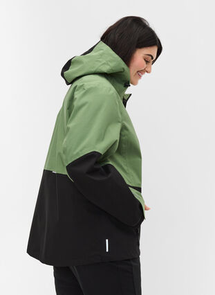 Veste de randonnée imperméable à capuche, Hedge Green Comb, Model image number 2