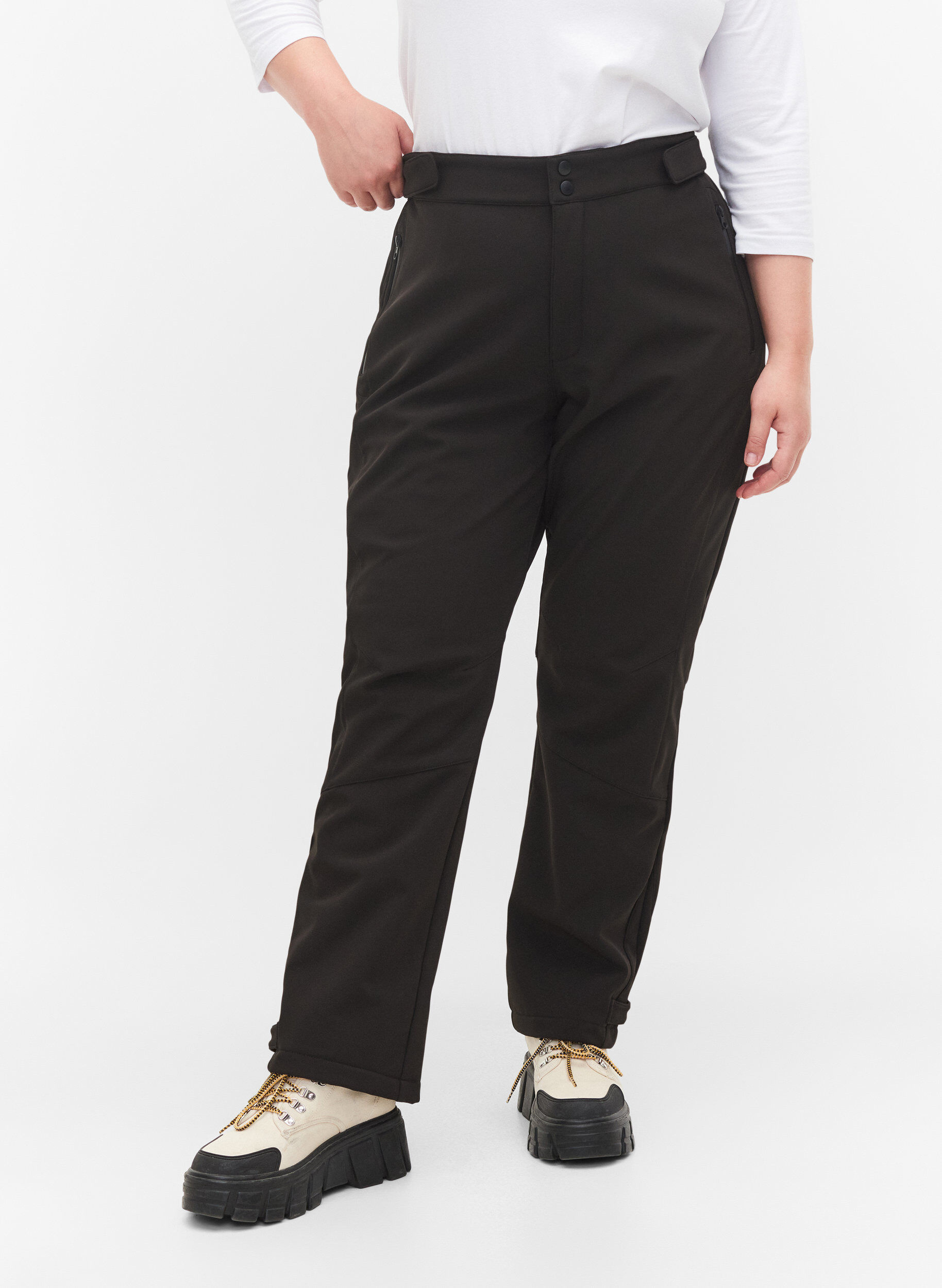 Zizzi Pantalon Softshell avec velcro ajustable, Noir, Model image number 0
