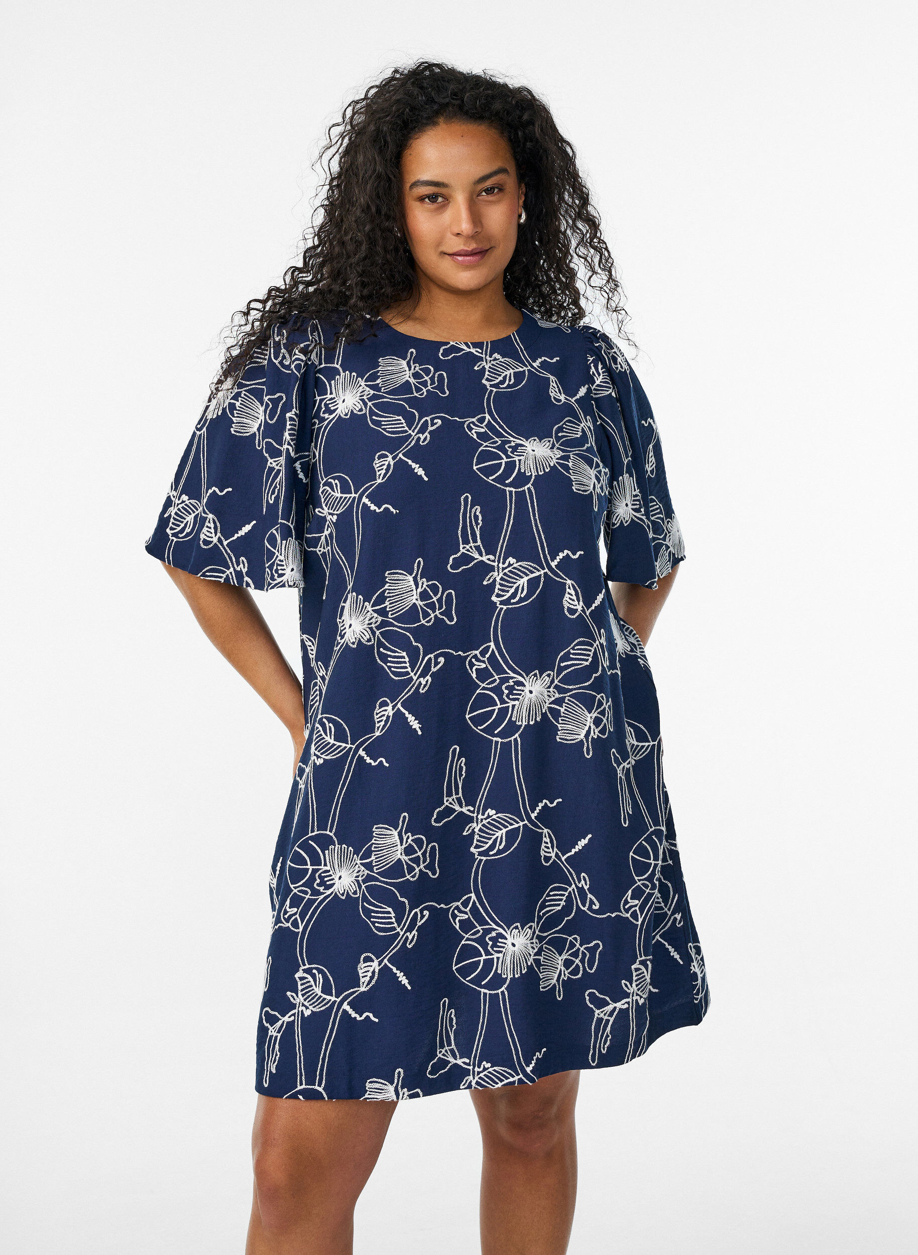 ZizziKorte A-lijn jurk met geborduurd patroon, Blauw, Model image number 0
