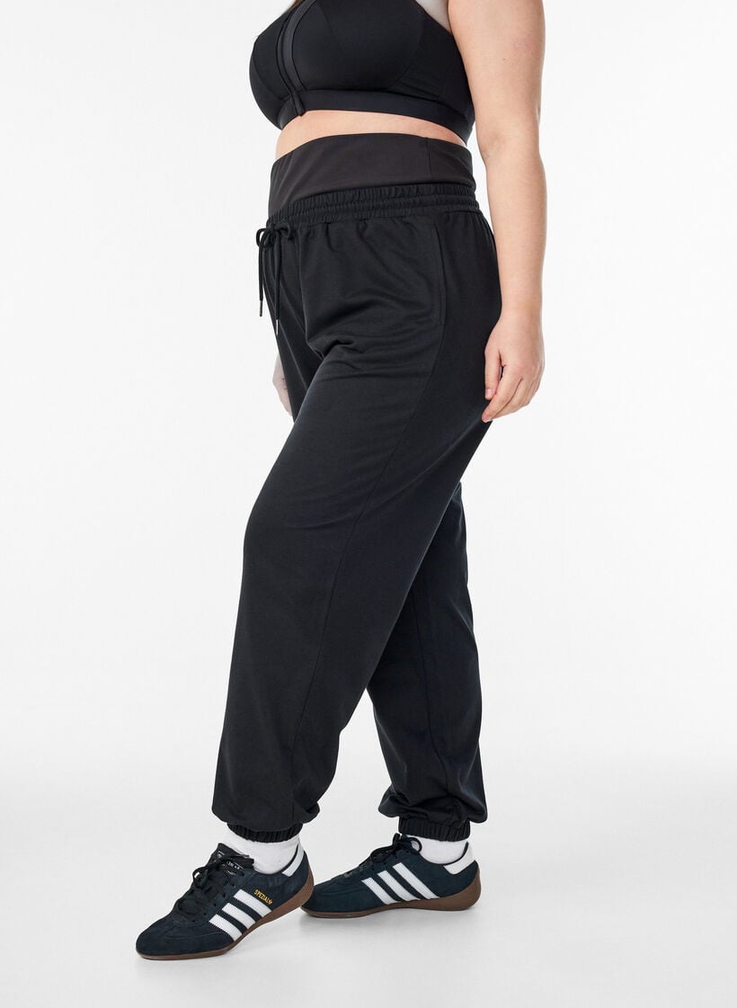 Pantalon de jogging avec une ceinture large, Noir, Model image number 0