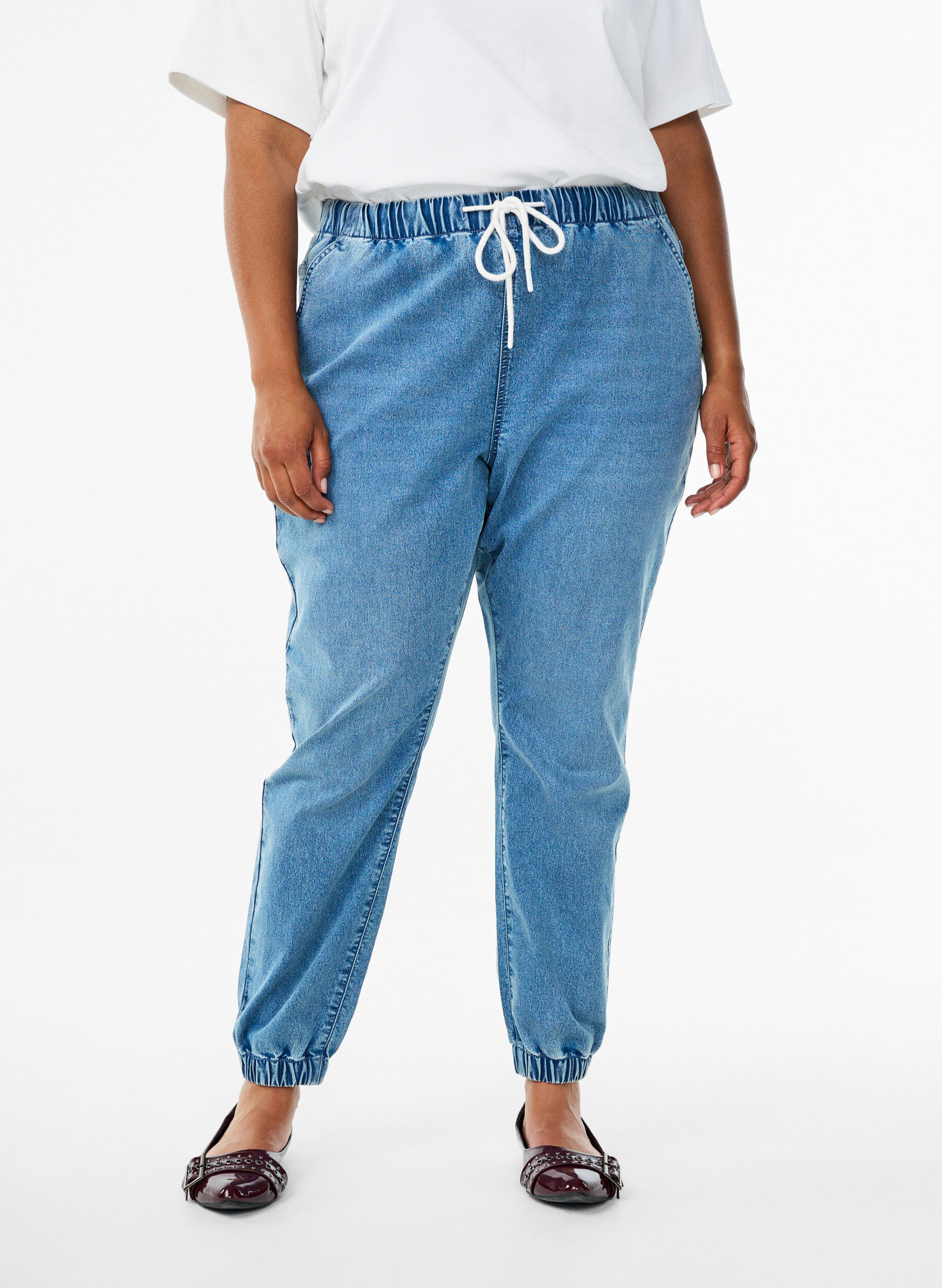 Zizzi Pantalon de jogging en denim avec des poches, Bleu Clair, Model image number 3