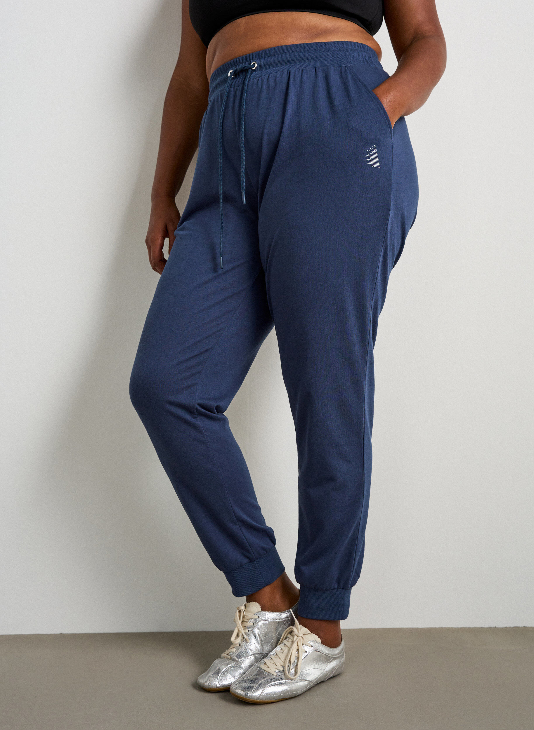 ZizziPantalon de surv&ecirc;tement ample avec poches, Bleu, Model image number 2