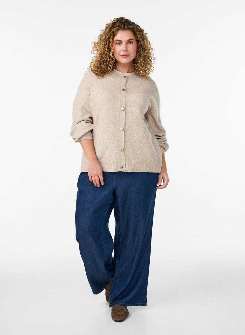 Cardigan en maille douce avec boutons dor&eacute;s, Beige, Model image number 1