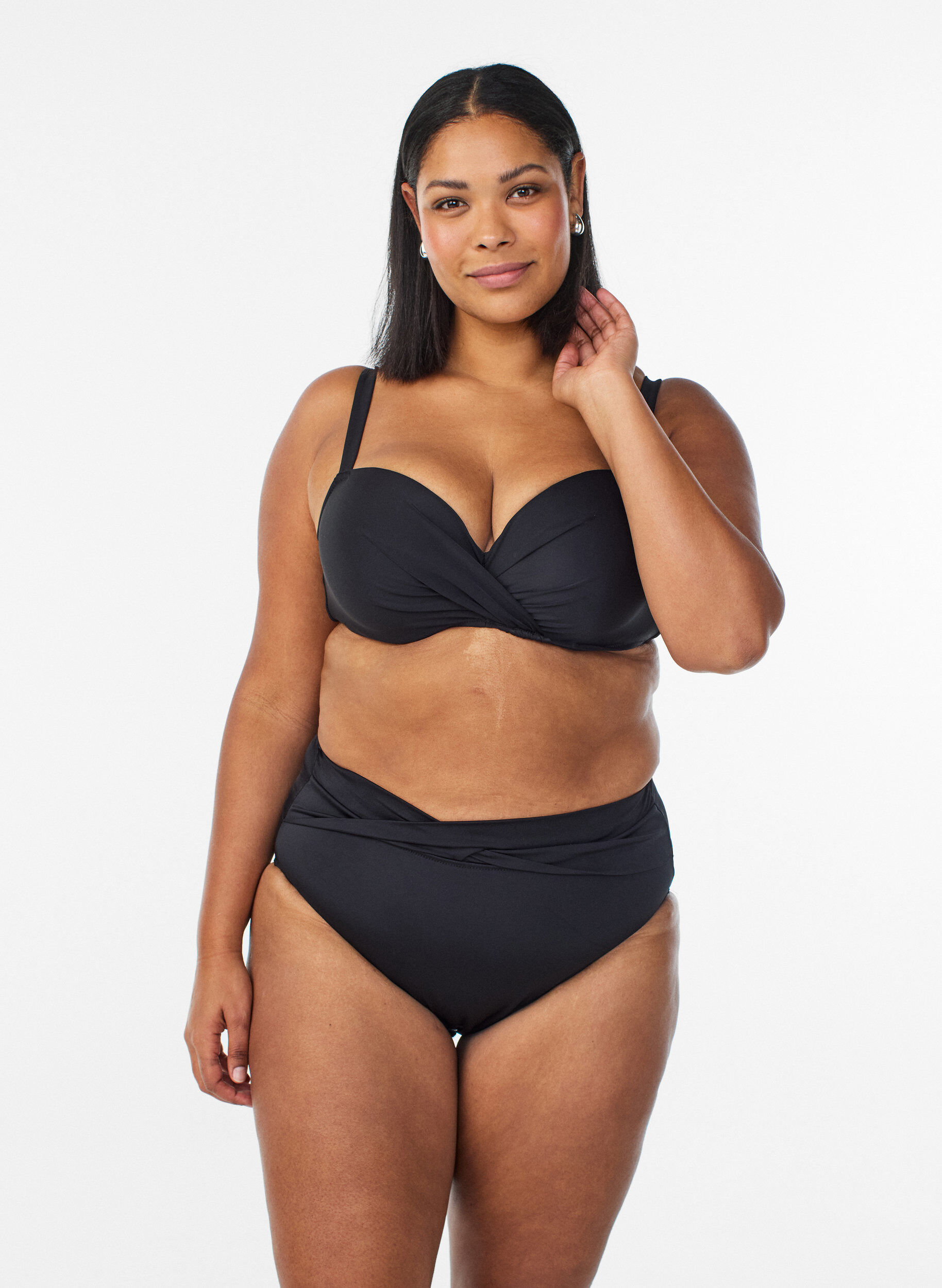 Culotte de bikini avec d&eacute;tail crois&eacute;, Noir, Model