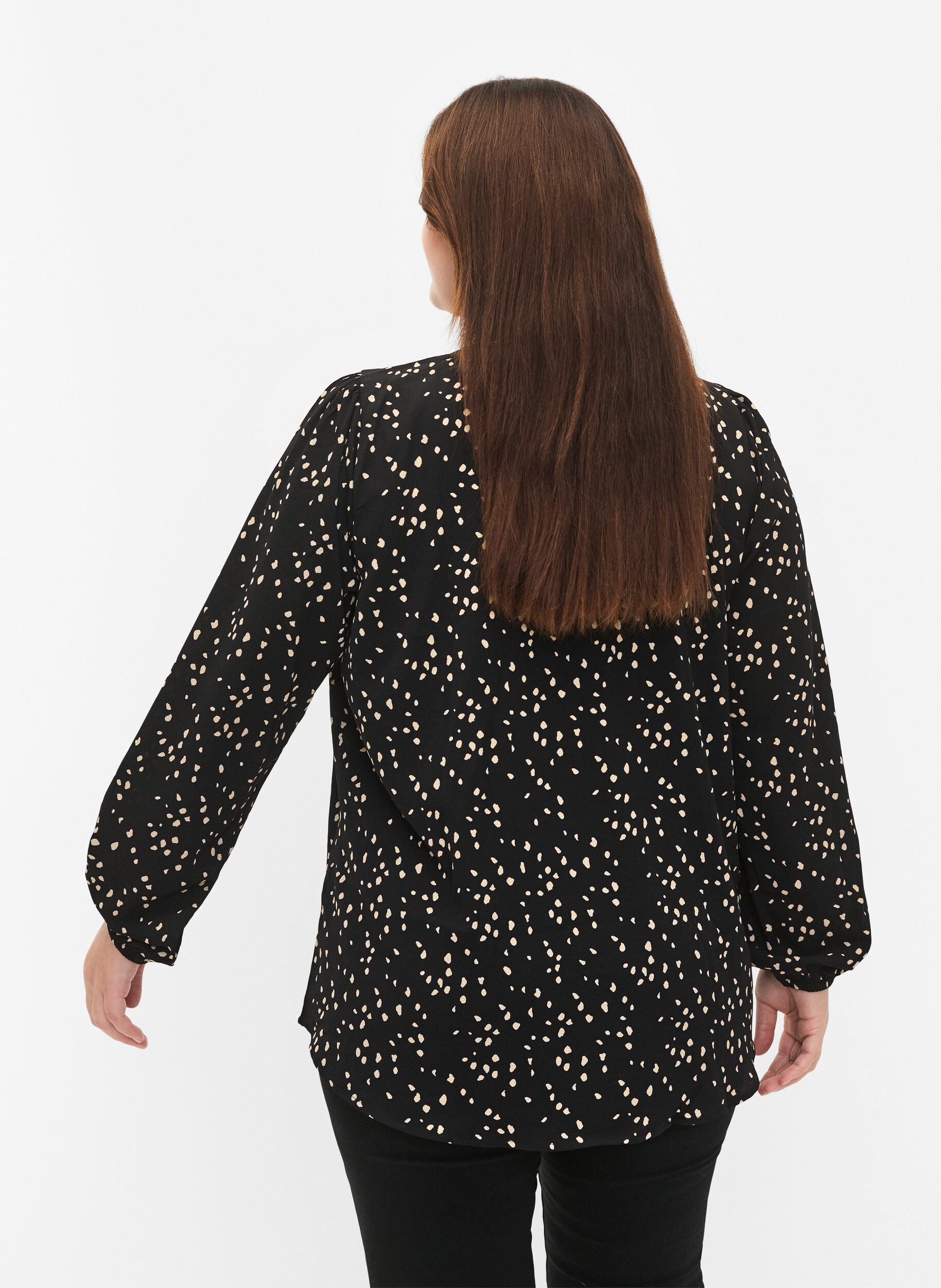 Zizzi Blouse avec col en V et imprim&eacute;, Black Dot AOP, Model image number 1