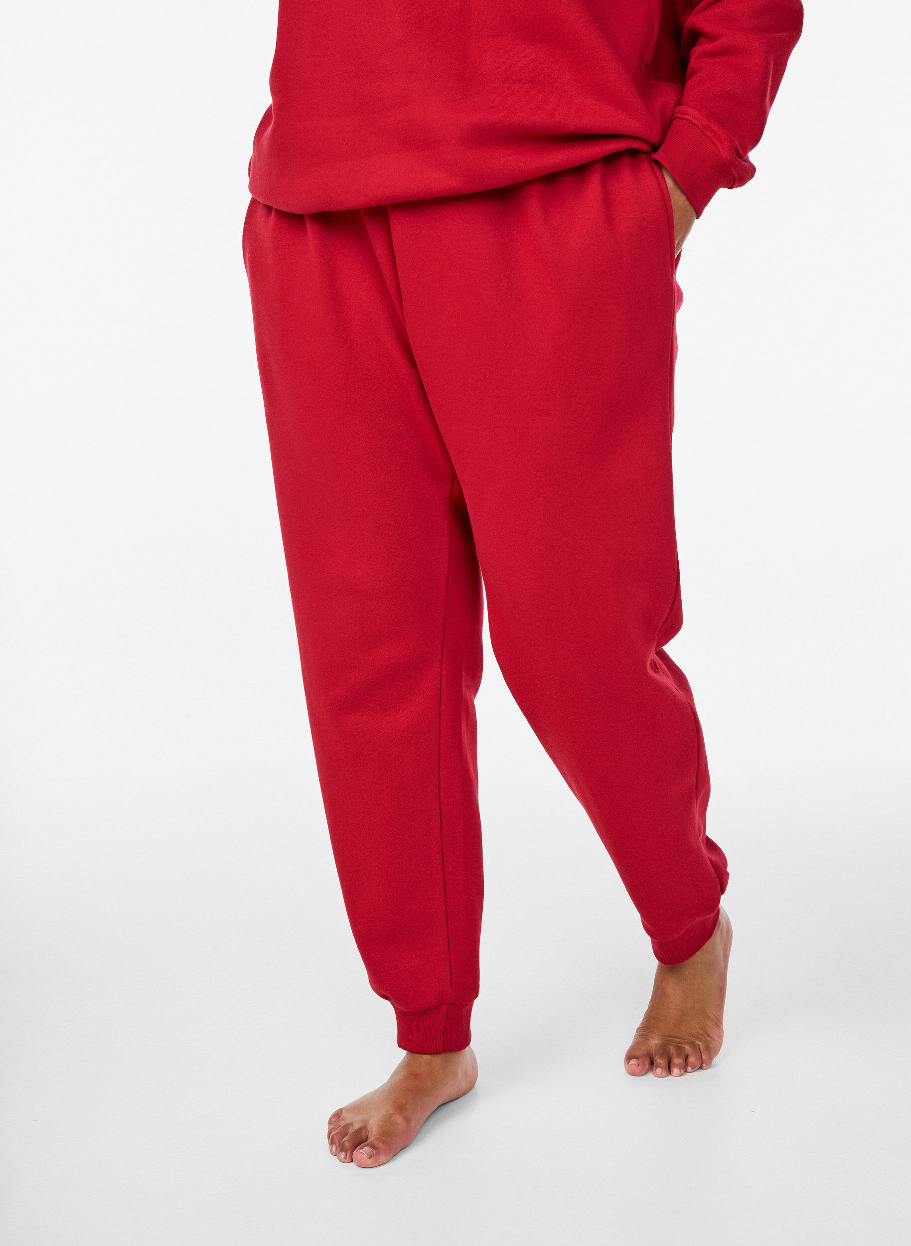 Zizzi Joggers taille haute, Rouge, Model image number 2