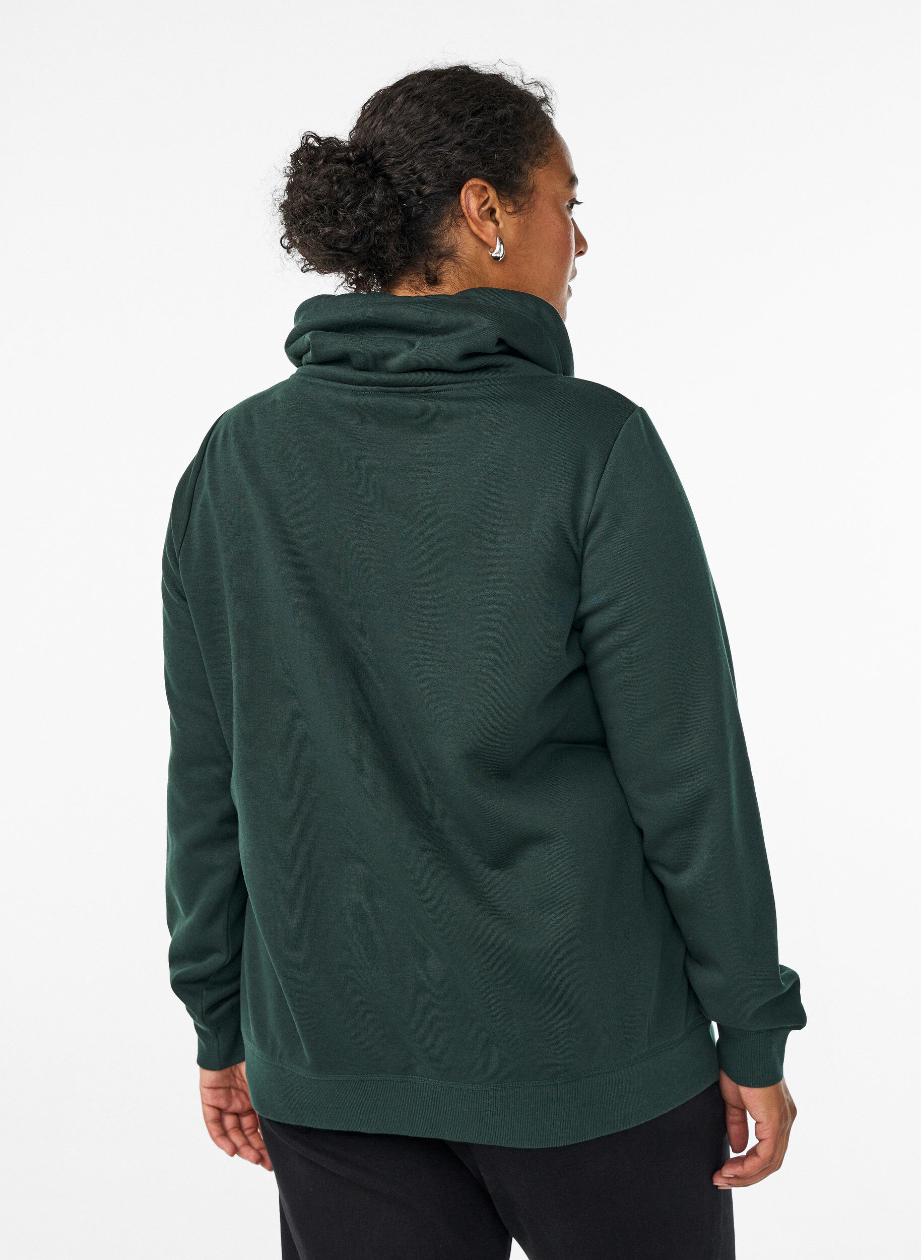 Zizzi Sweatshirt avec col montant et poches, Vert fonc&eacute;, Model image number 2