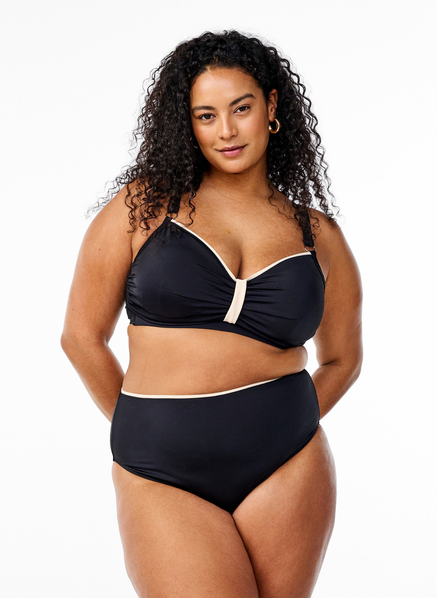 Zizzi Culotte de bikini taille haute Tai, Noir, Model image number 0