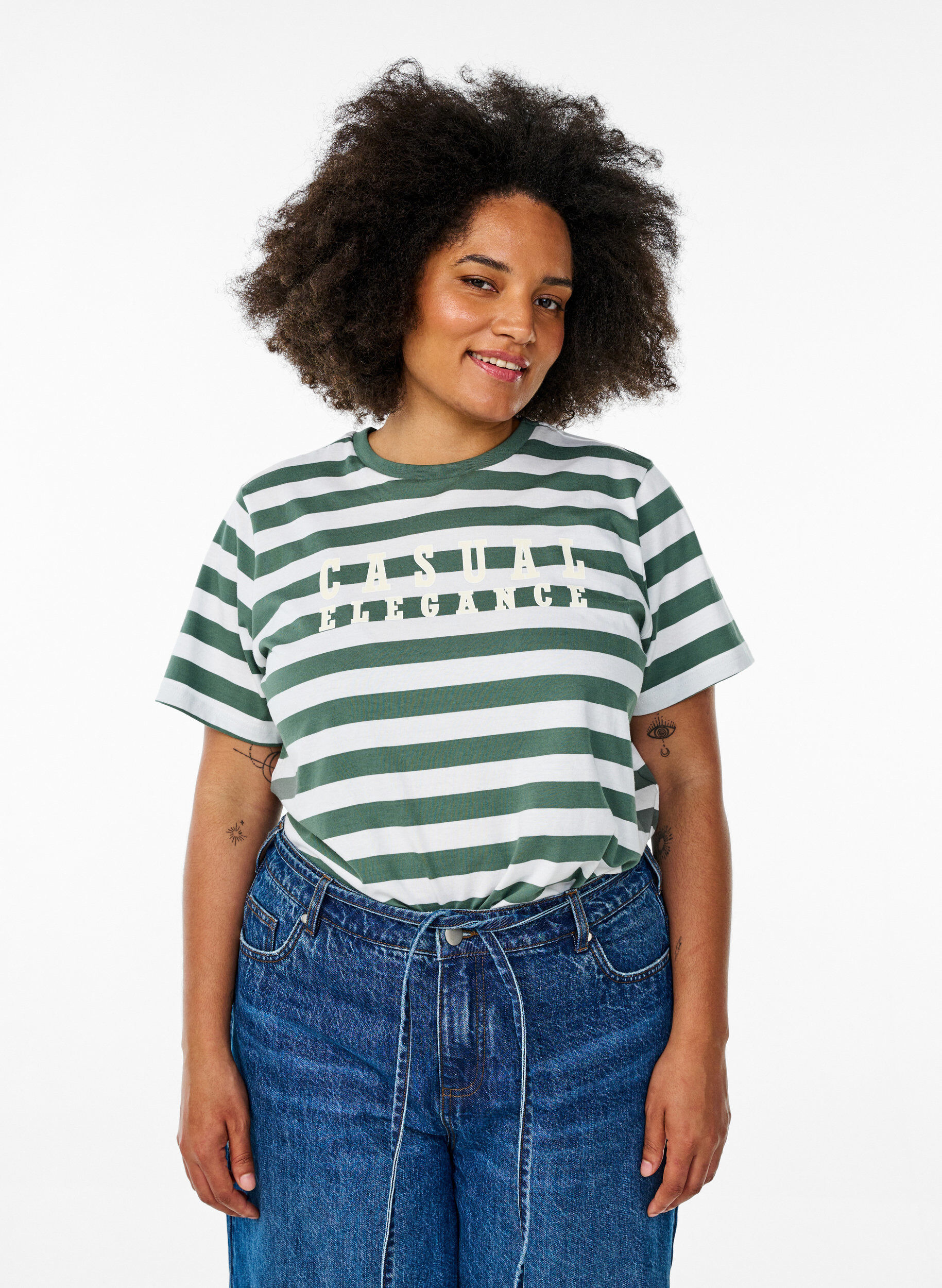 T-shirt en coton biologique avec des rayures et du texte, Vert, Model