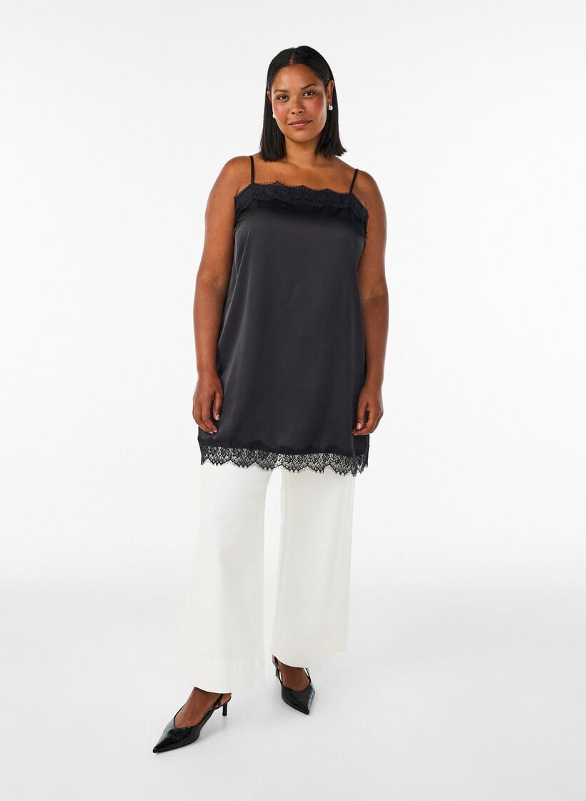 Haut long en satin bord&eacute; de dentelle, Noir, Model image number 1