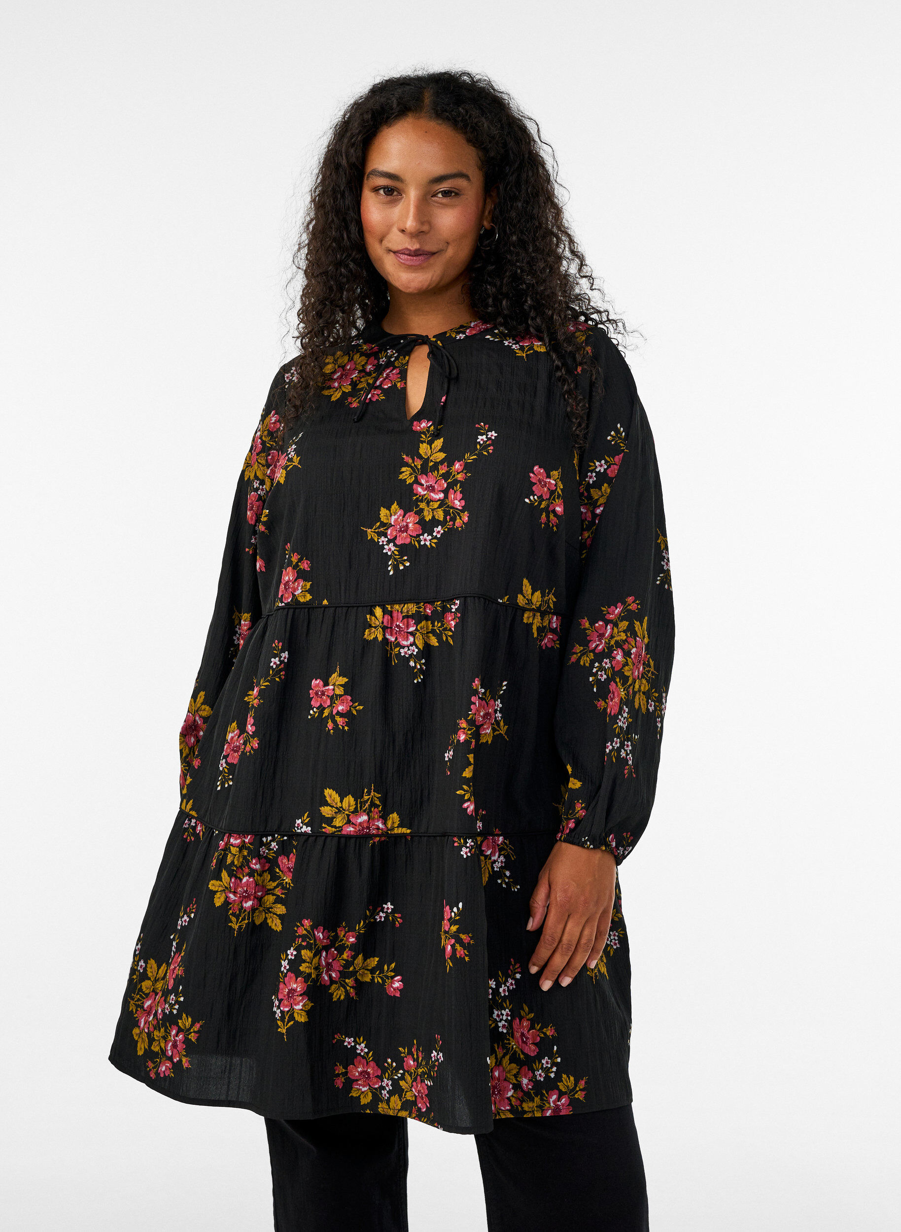 ZizziRobes &agrave; imprim&eacute; floral avec fermeture &agrave; cravate, Noir, Model image number 0