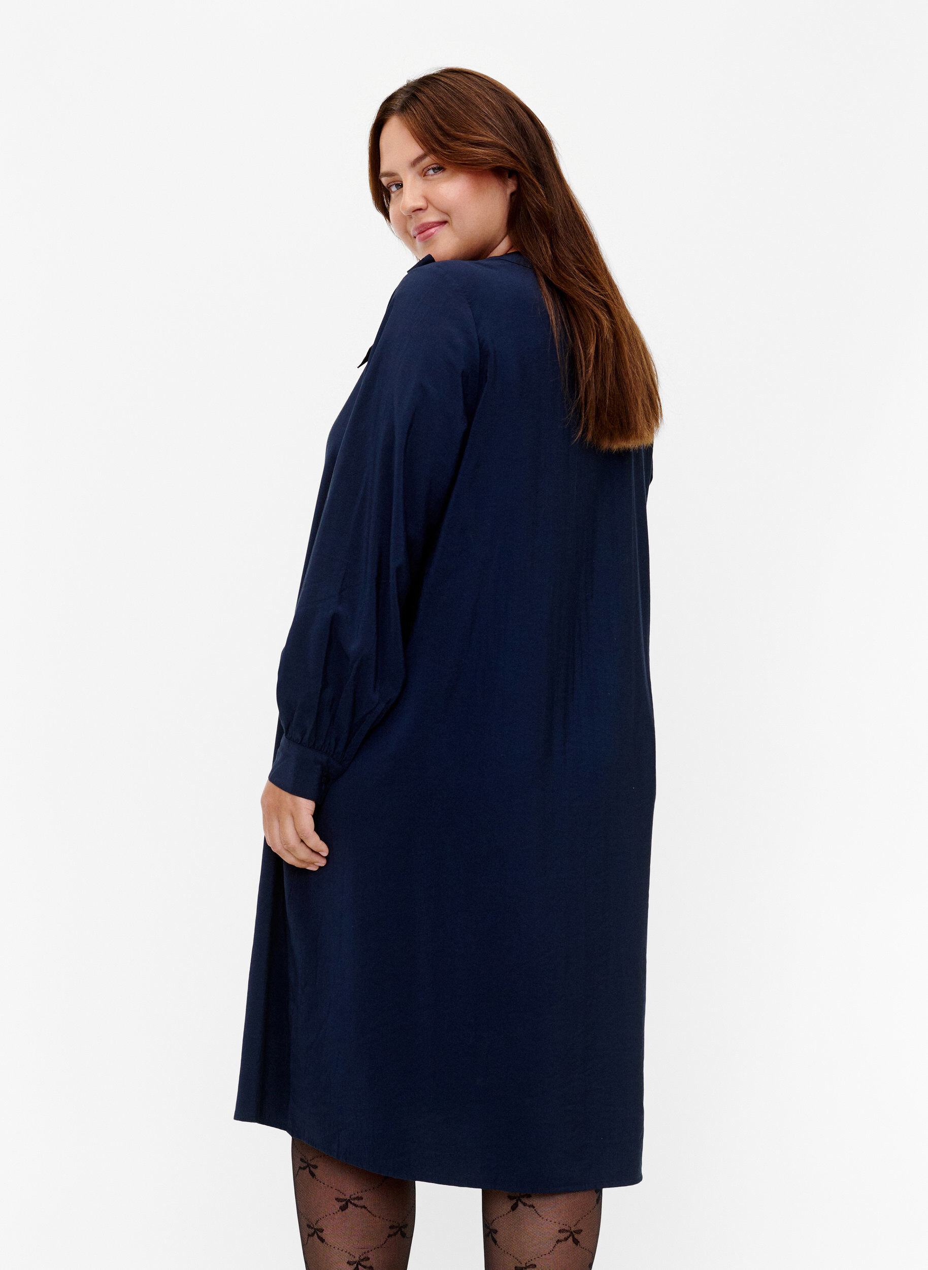 Zizzi Robe &agrave; manches longues en viscose avec un n&oelig;ud, Total Eclipse, Model image number 1