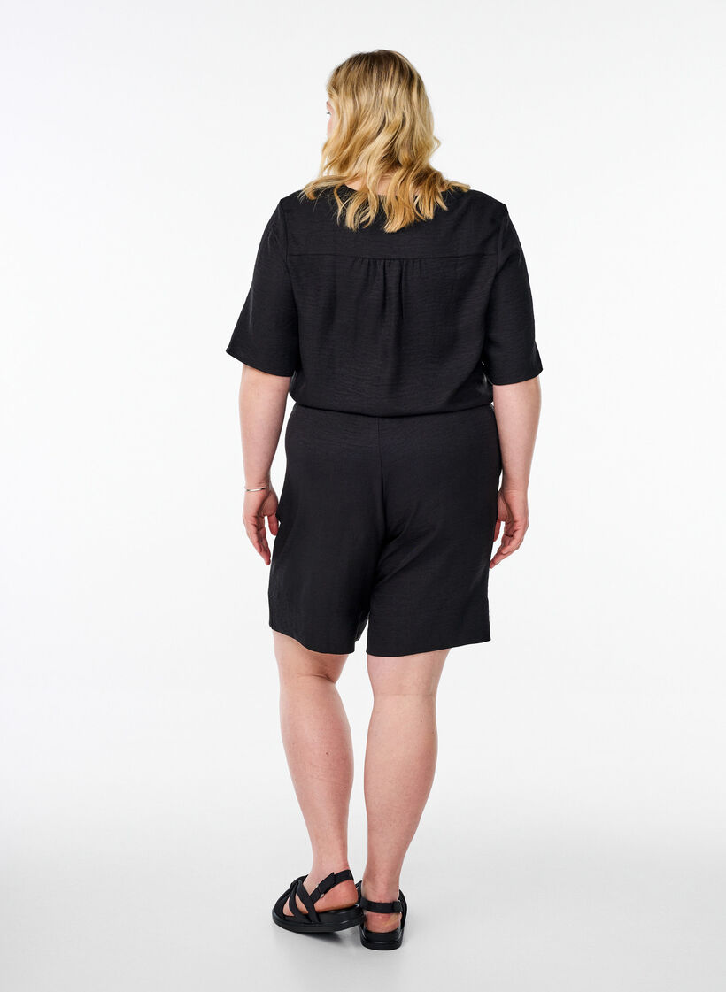 Short avec poches et taille haute, Noir, Model image number 2