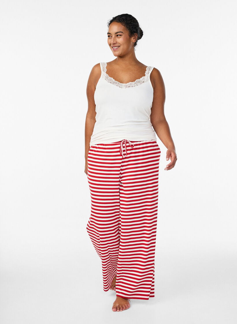 Top van viscose met kanten rand, Vanille, Model image number 1