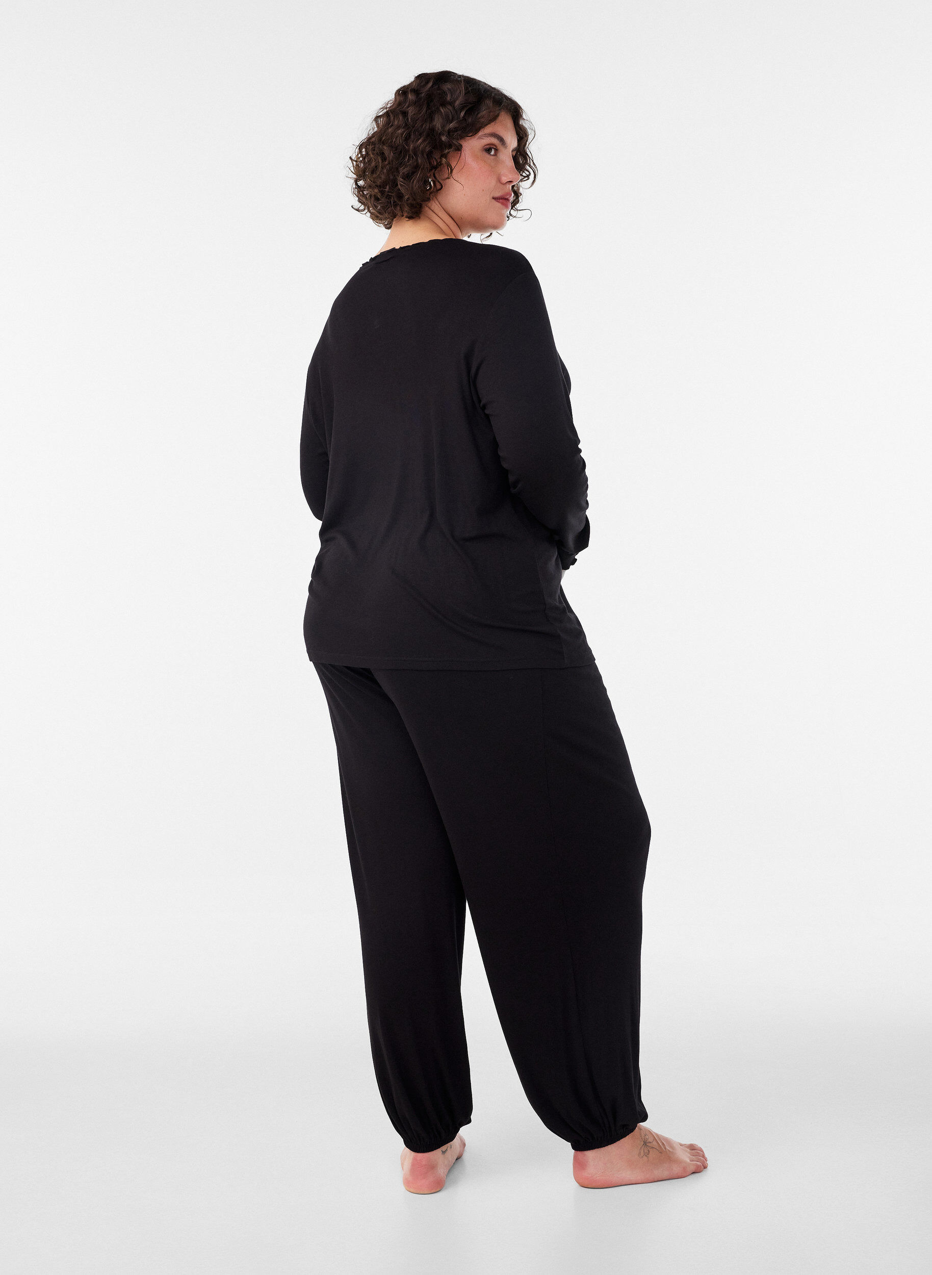 ZizziPantalon de pyjama ample en viscose avec une taille &eacute;lastique, Noir, Model image number 1
