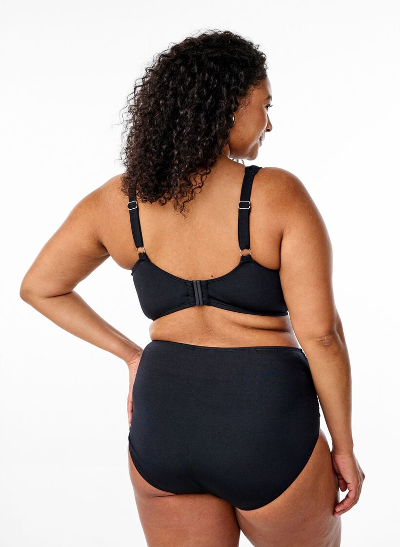 Hoog getailleerde bikinibroek met plooien, Zwart, Model image number 1