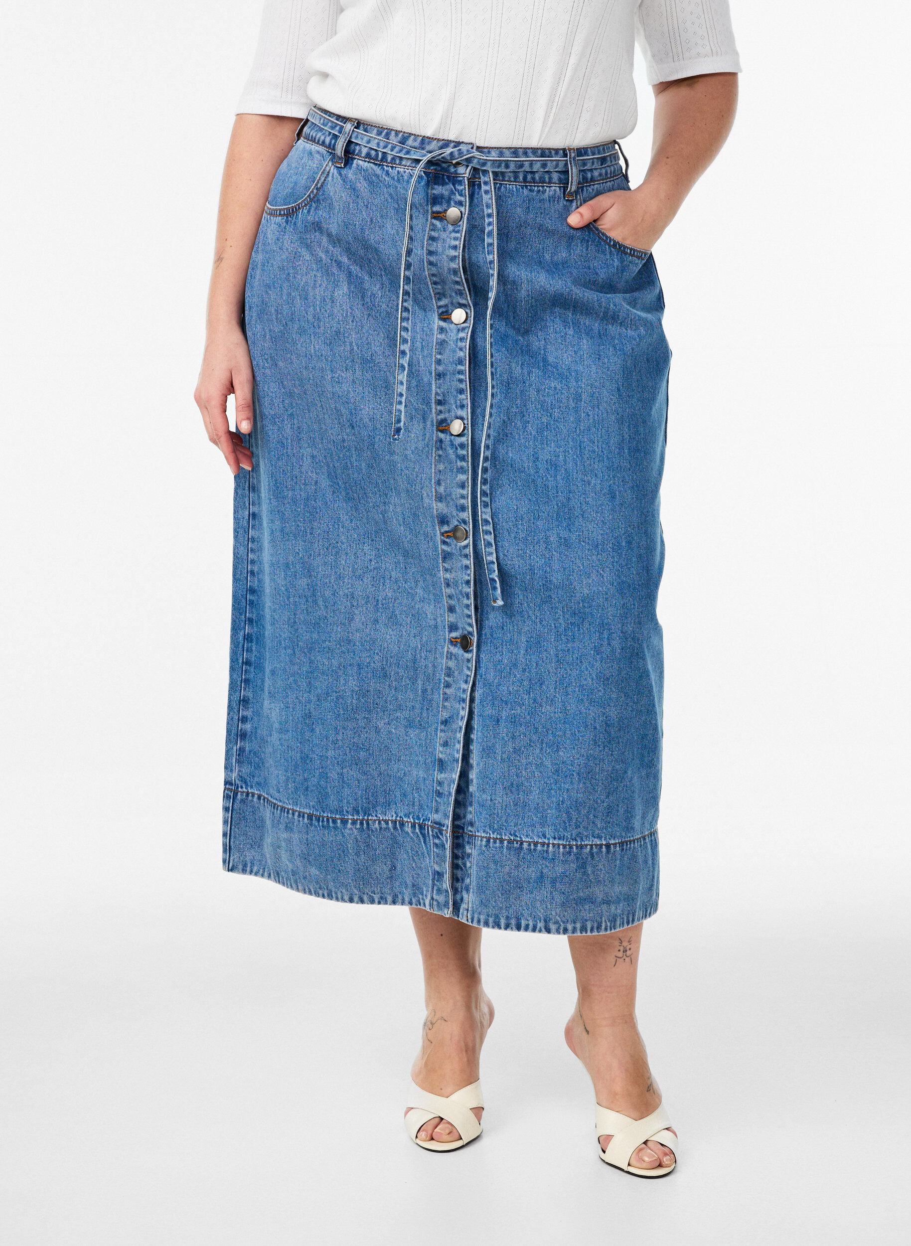 ZizziLange denimrok met knoopjes en strikriem, Blauw, Model image number 2
