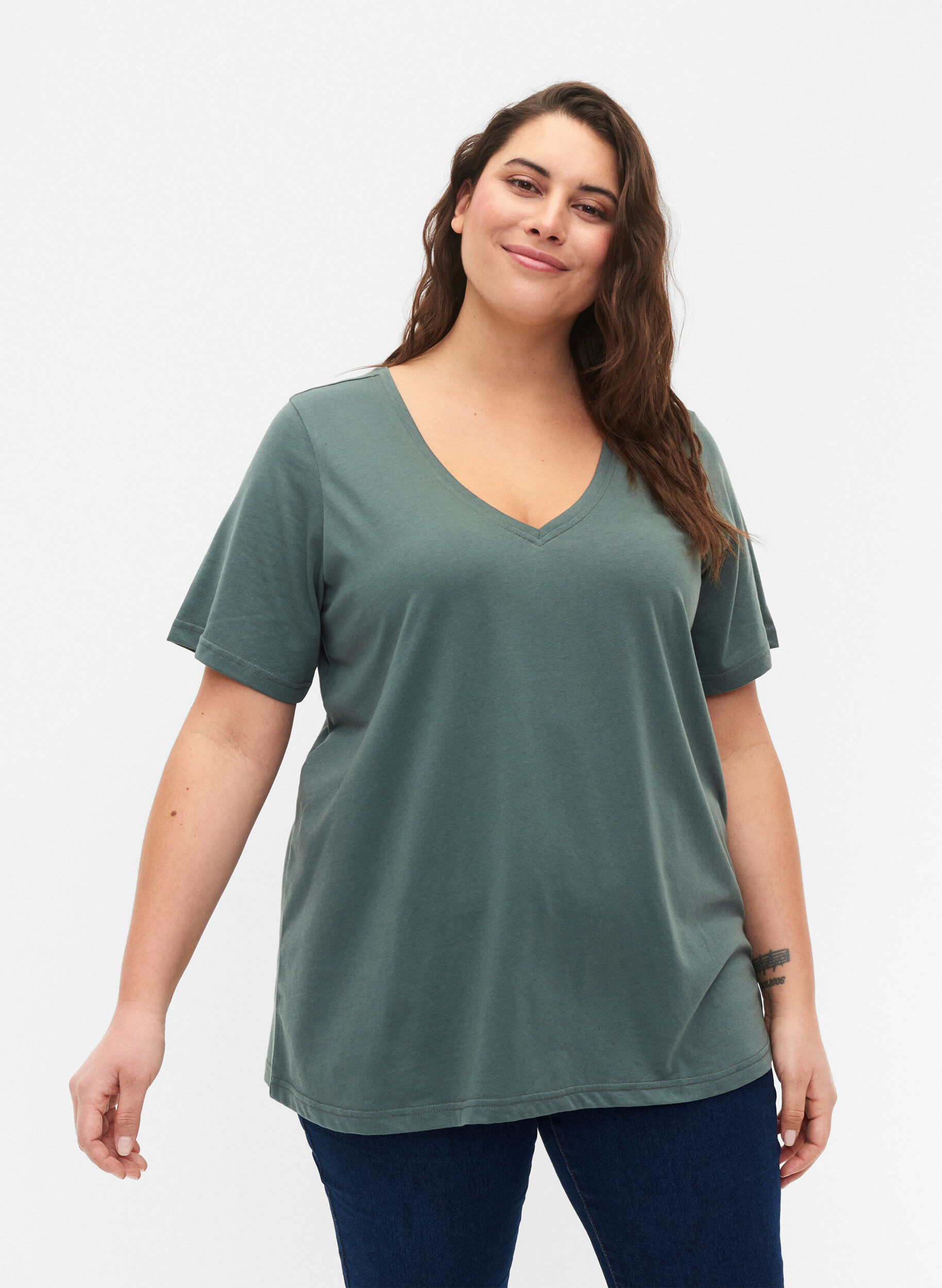 Zizzi FLASH - T-shirt avec col en V, Balsam Green, Model image number 0