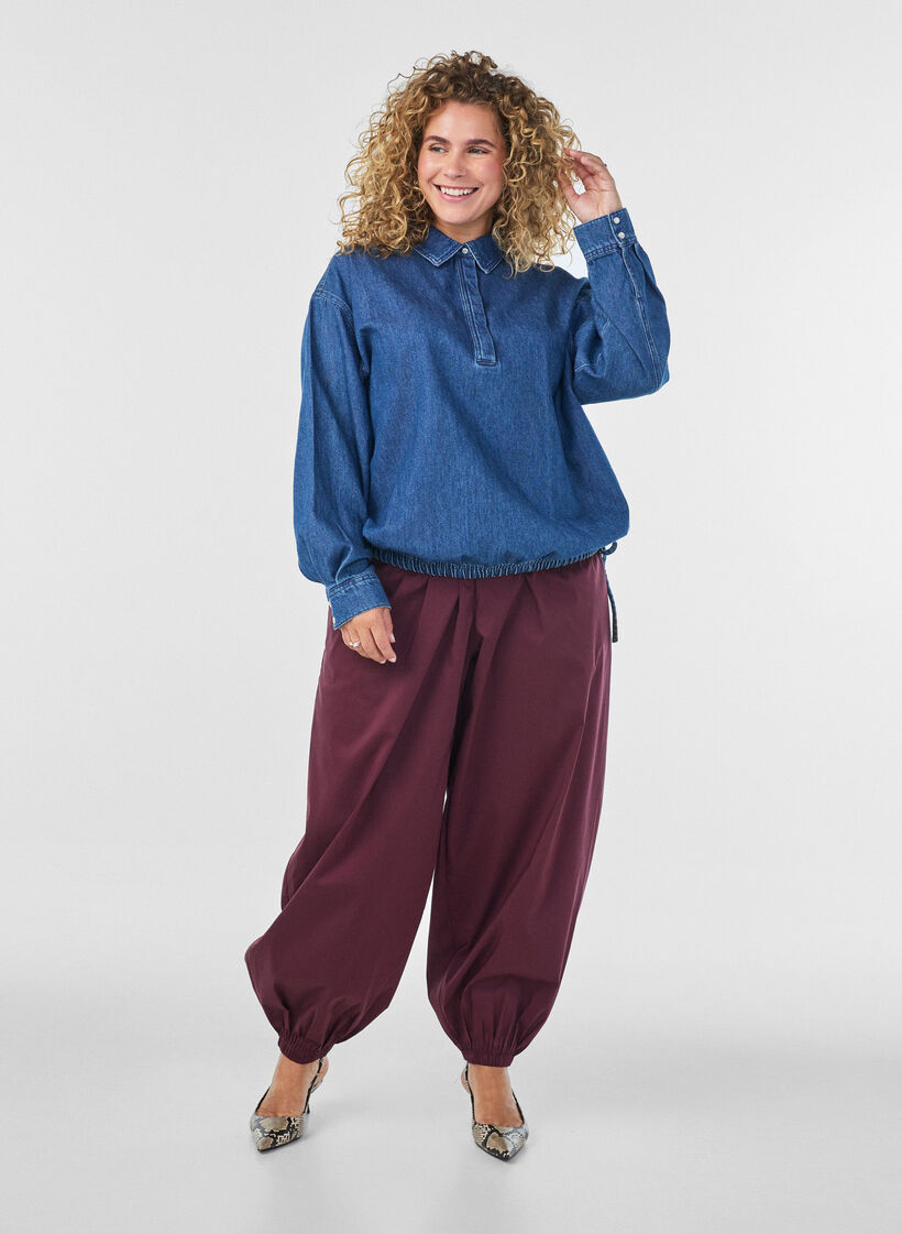 Ballonbroek met zakken en een elastische tailleband, Rood, Model image number 0