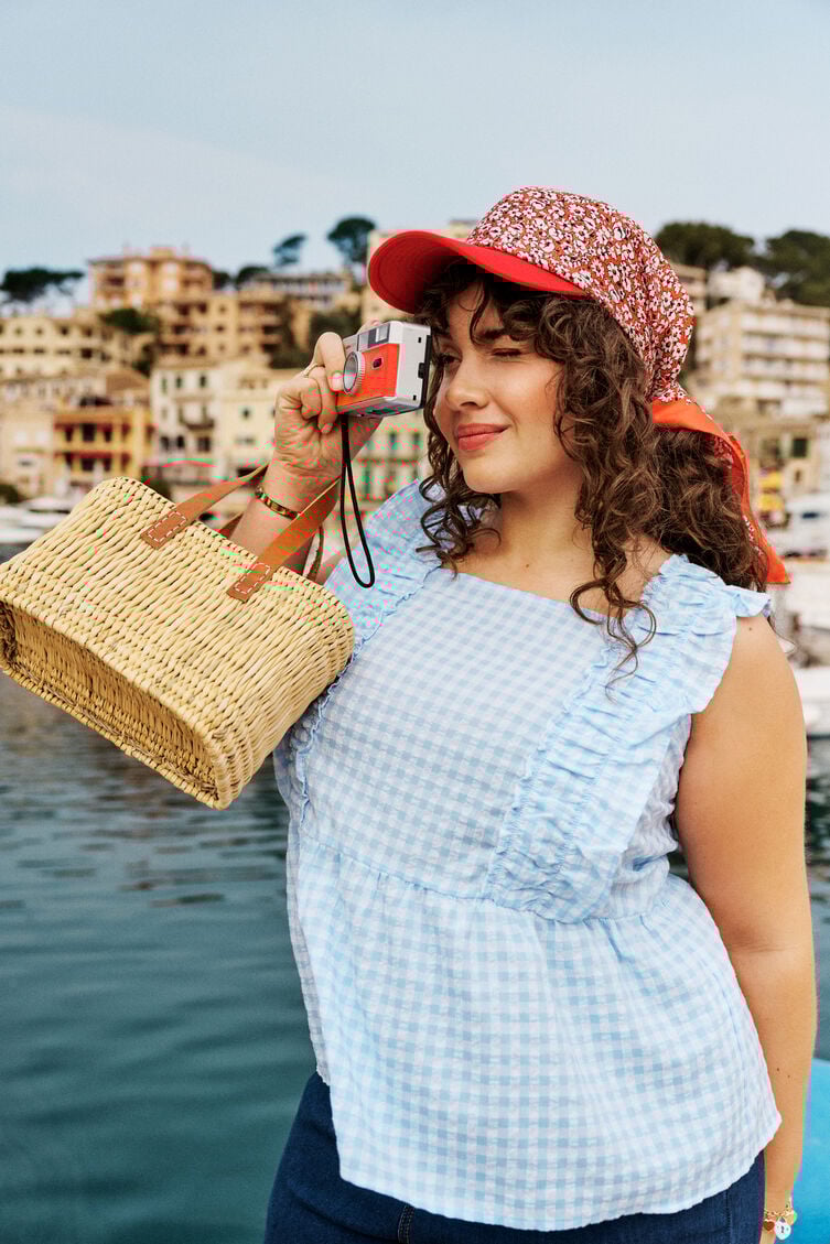 Charme de port estival en tons pastel, , Model