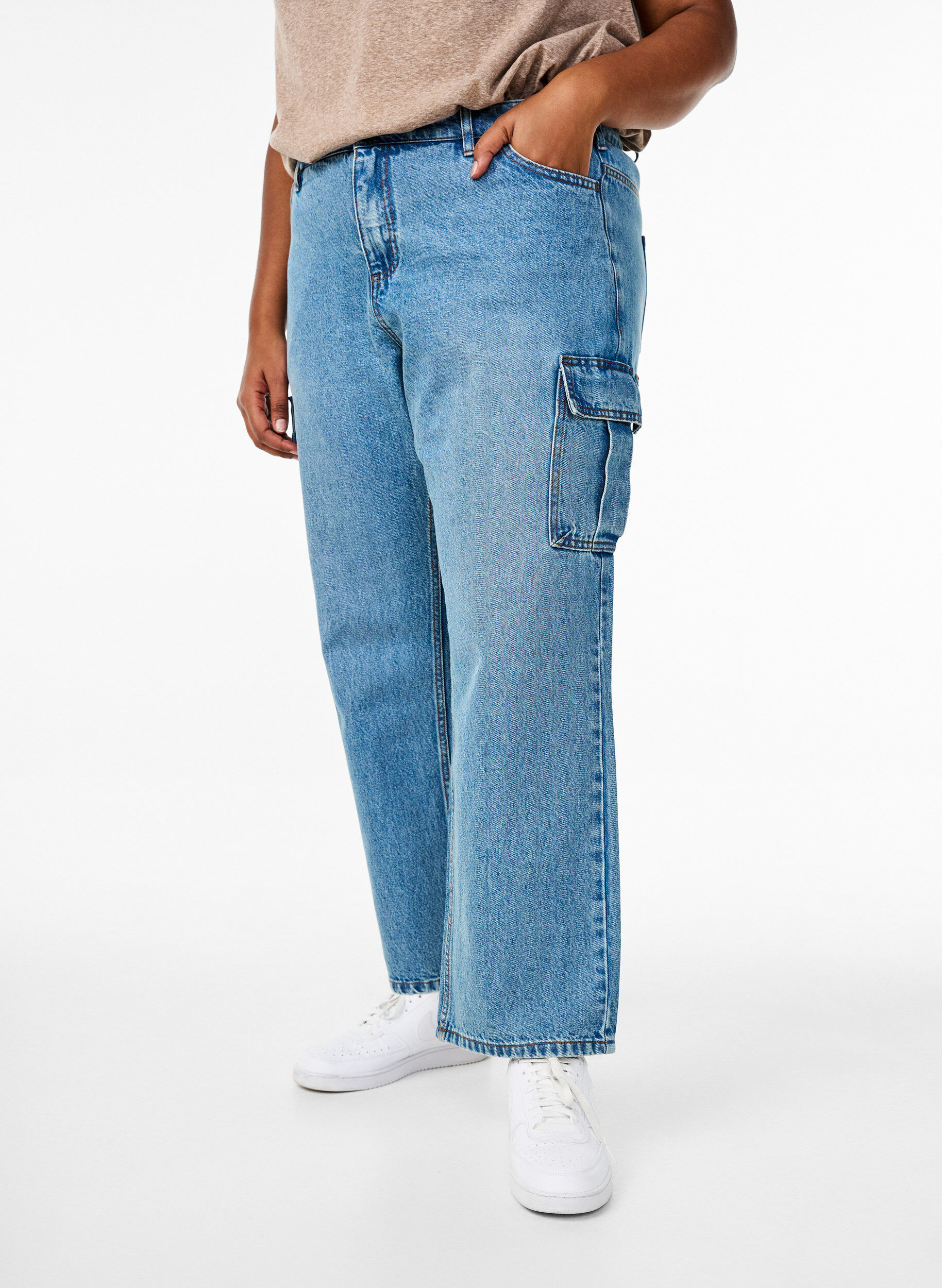 ZizziLosse pasvorm cargo jeans met hoge taille, Light Blue, Model image number 2