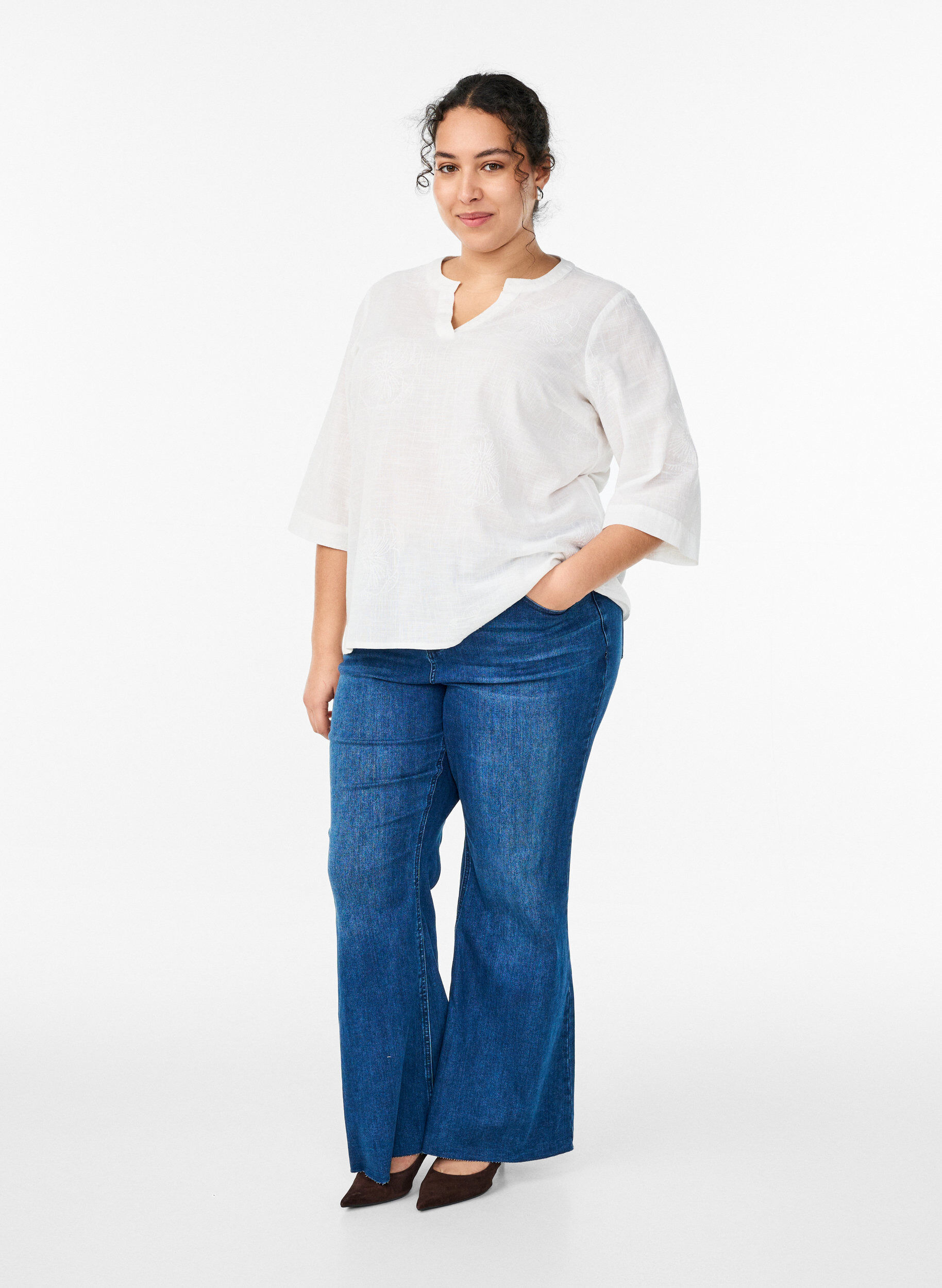 ZizziBlouse en coton avec d&eacute;tails brod&eacute;s et manches 3/4, Blanc, Model image number 1