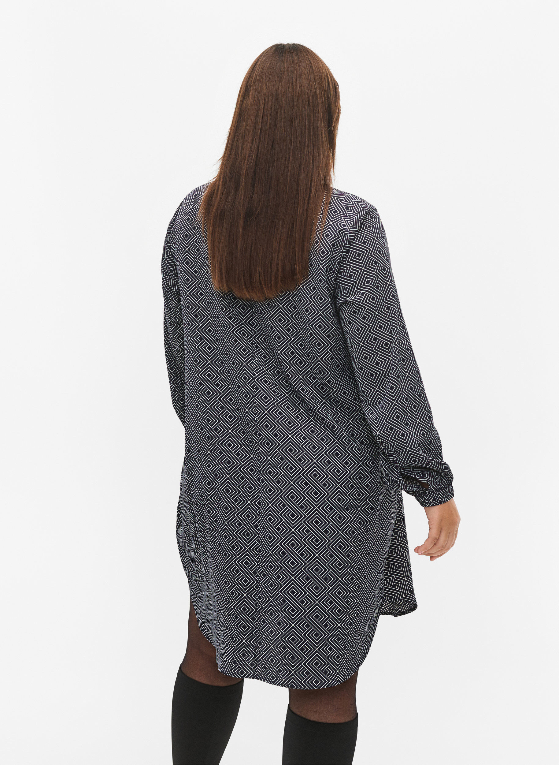 Zizzi Robe &agrave; col en V avec imprim&eacute;, Navy Graphic AOP, Model image number 1