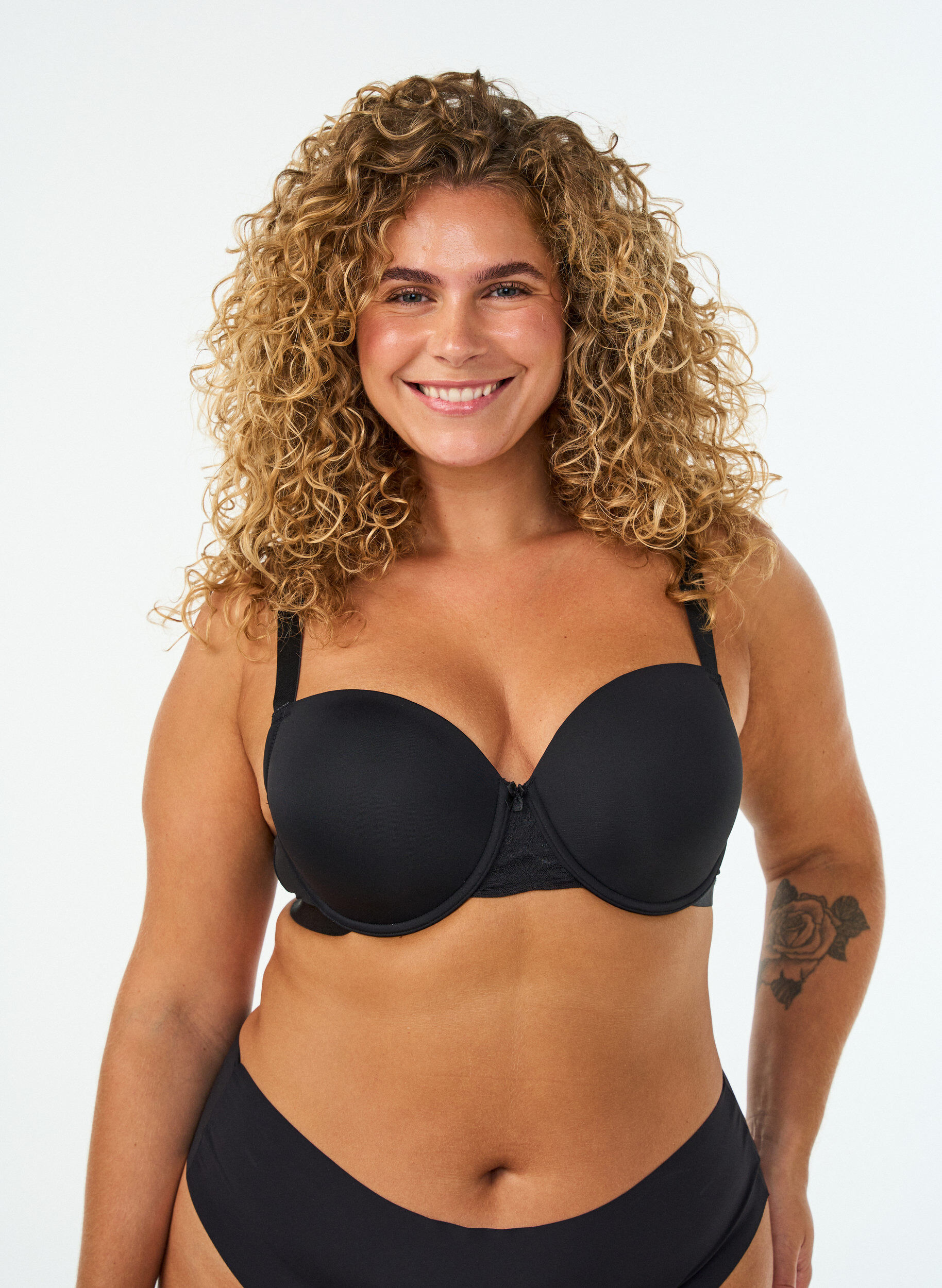 Voorgevormde T-shirt bh met gladde cups, Zwart, Model