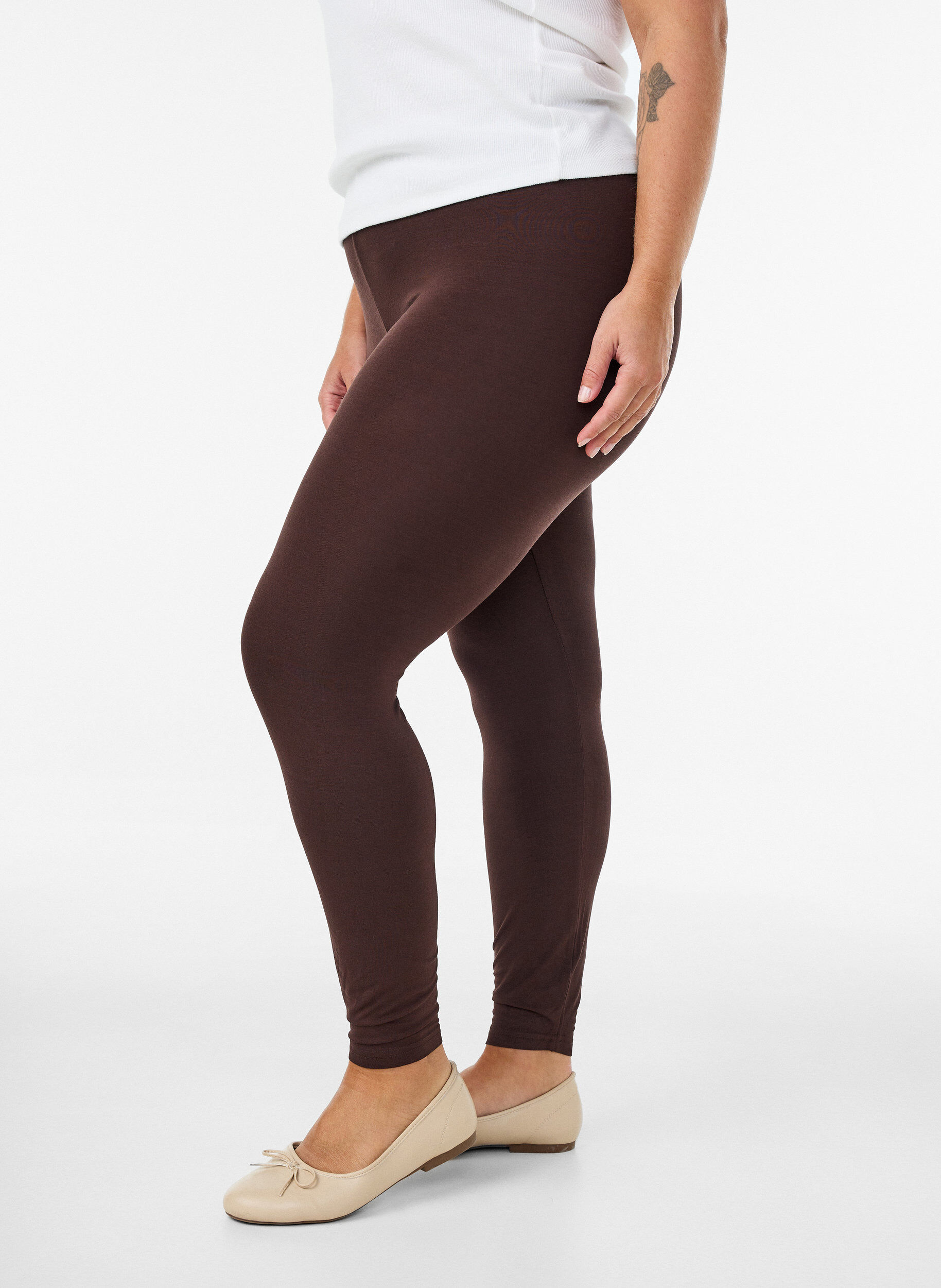 Basic legging in viscose, Bruin, Model