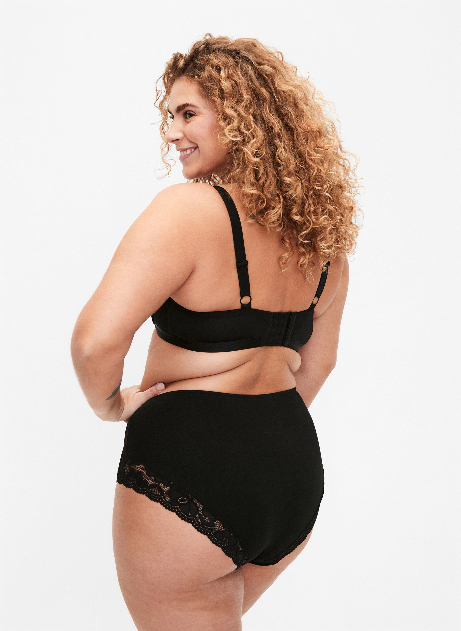 ZizziSet van 3 hipster slips met kanten rand, Zwart, Model image number 2