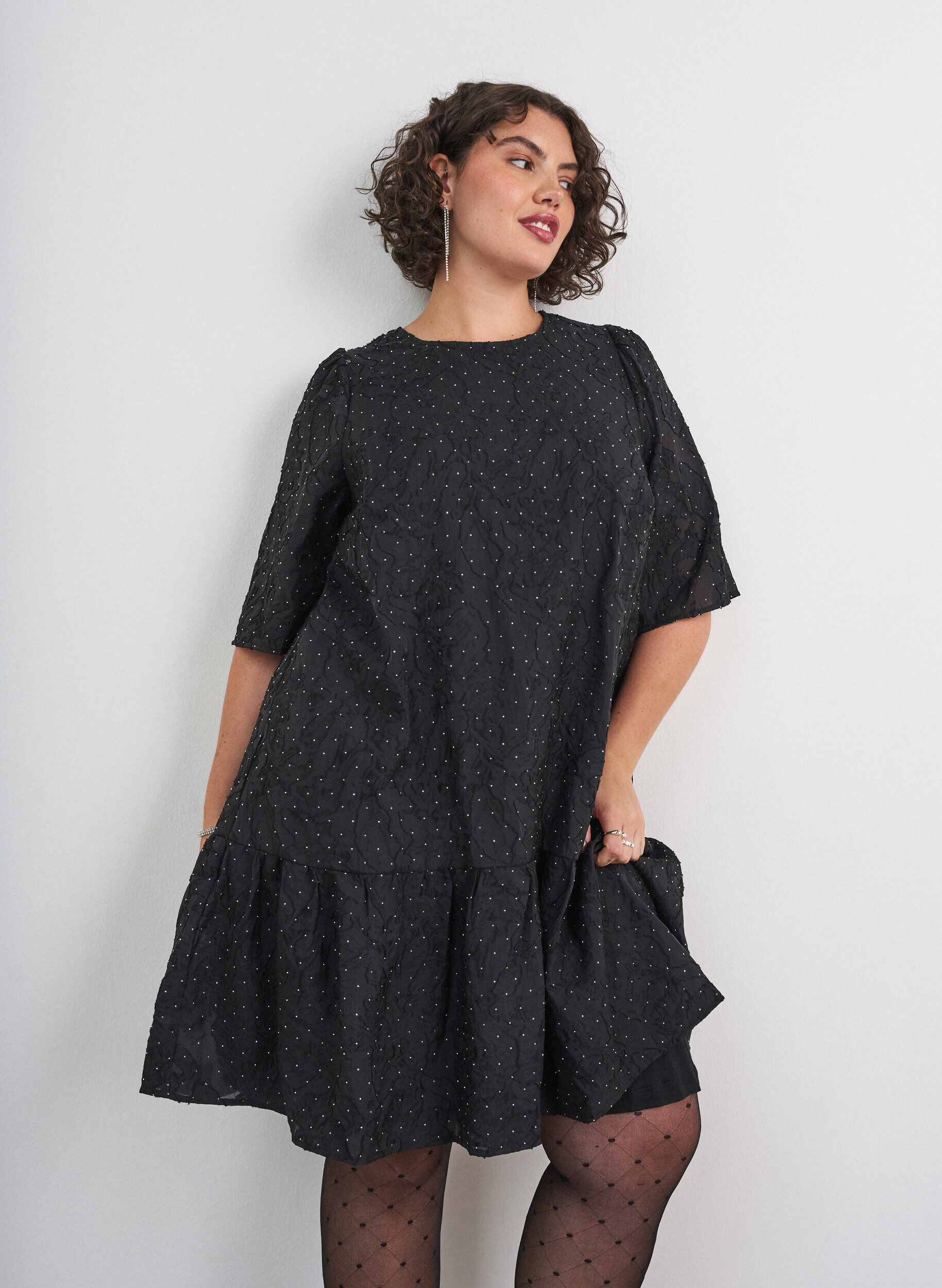 ZizziRobe jacquard avec des d&eacute;tails scintillants et des manches bouffantes, Noir, Model image number 0
