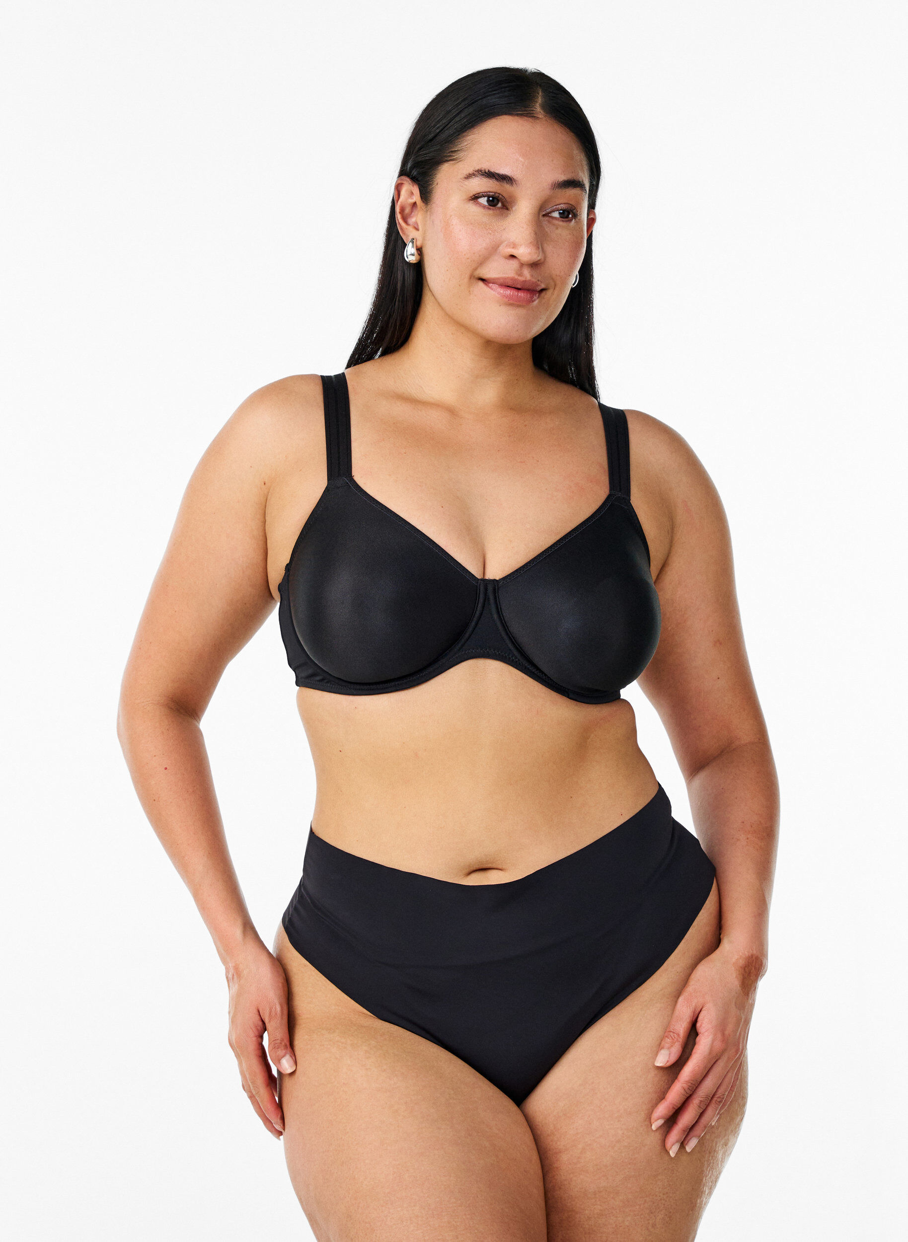 Zizzi Soutien-gorge moul&eacute; couvrant avec maintien &eacute;lev&eacute;, Noir, Model image number 1