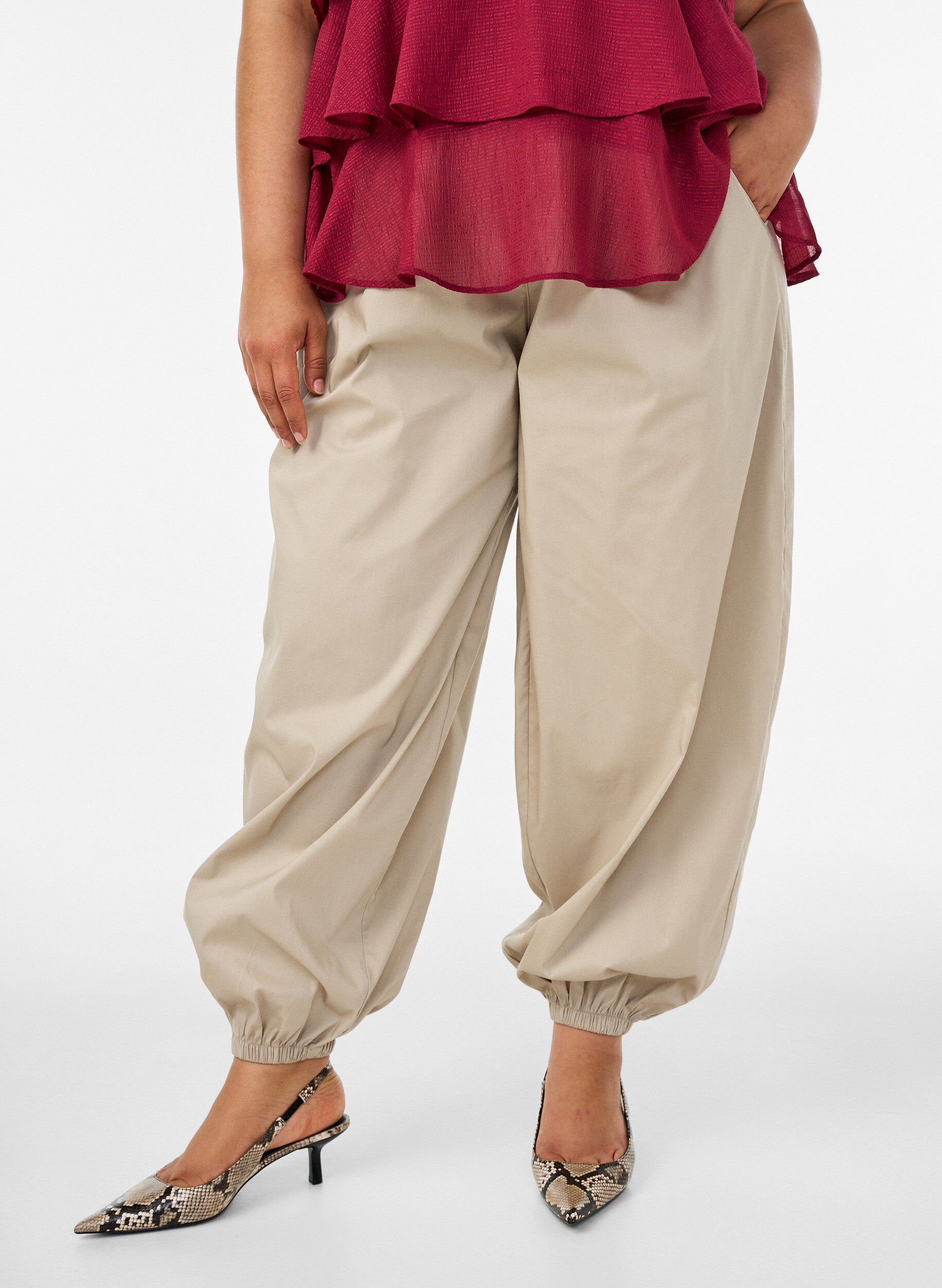 ZizziBallonbroek met zakken en een elastische tailleband, Beige, Model image number 2