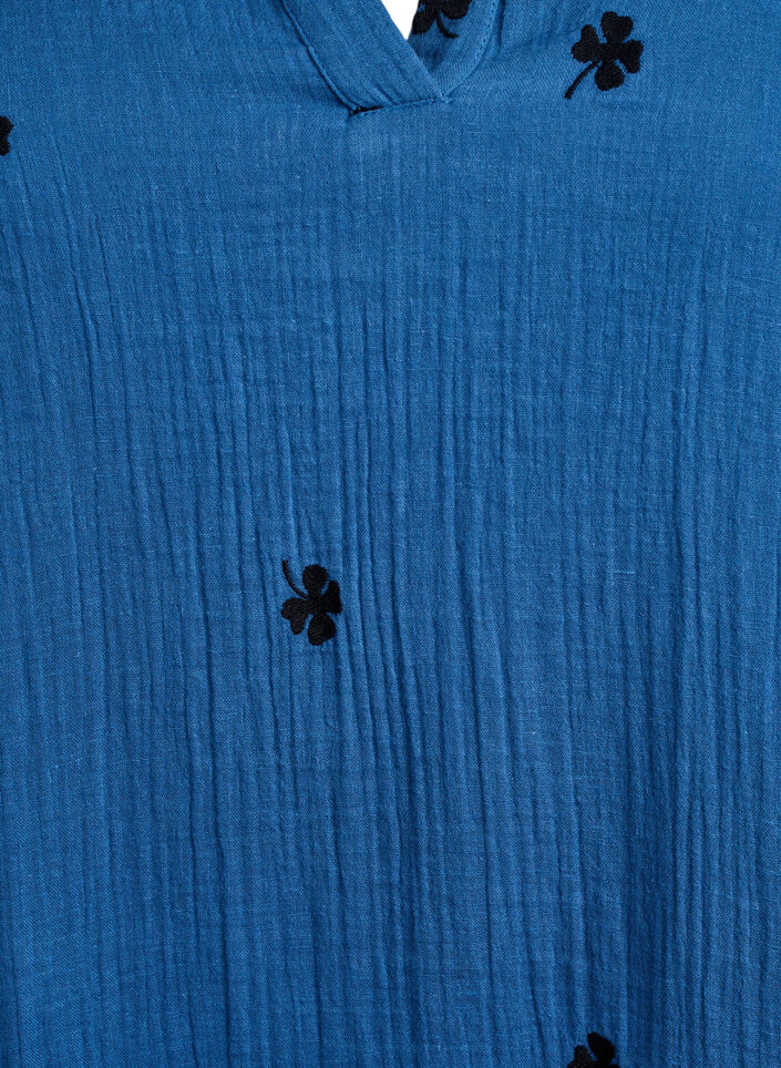 Robe courte en mousseline de coton avec des fleurs brod&eacute;es, Bleu, Packshot image number 2