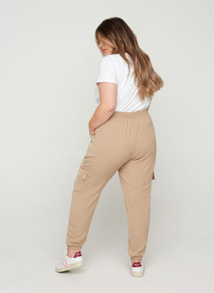 Pantalon ample avec de grandes poches, Nomad, Model image number 1