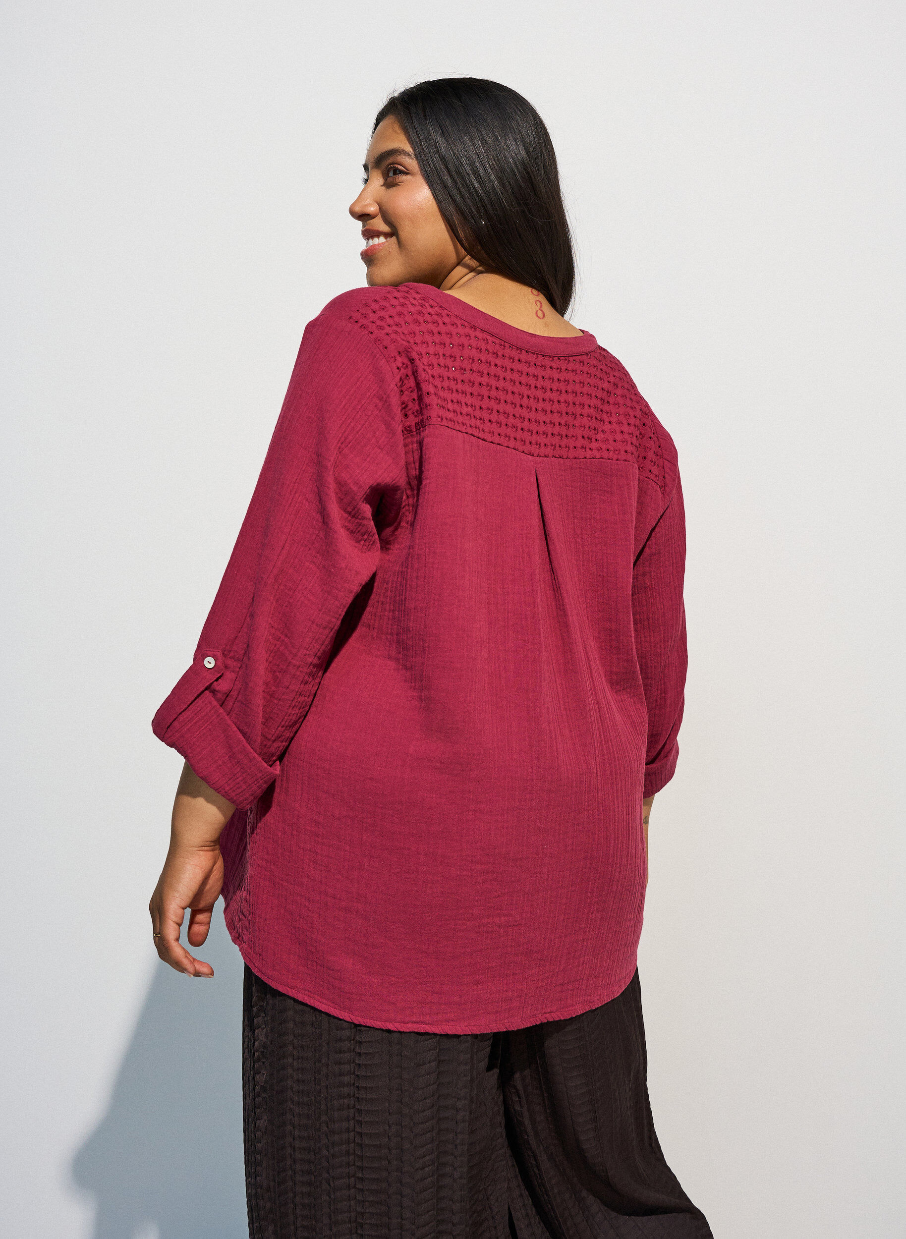 ZizziBlouse in katoenen mousseline met broderie anglaise, Rood, Model image number 2