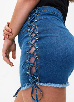 Korte spijkerbroek met veter details, Blue Denim, Model image number 3
