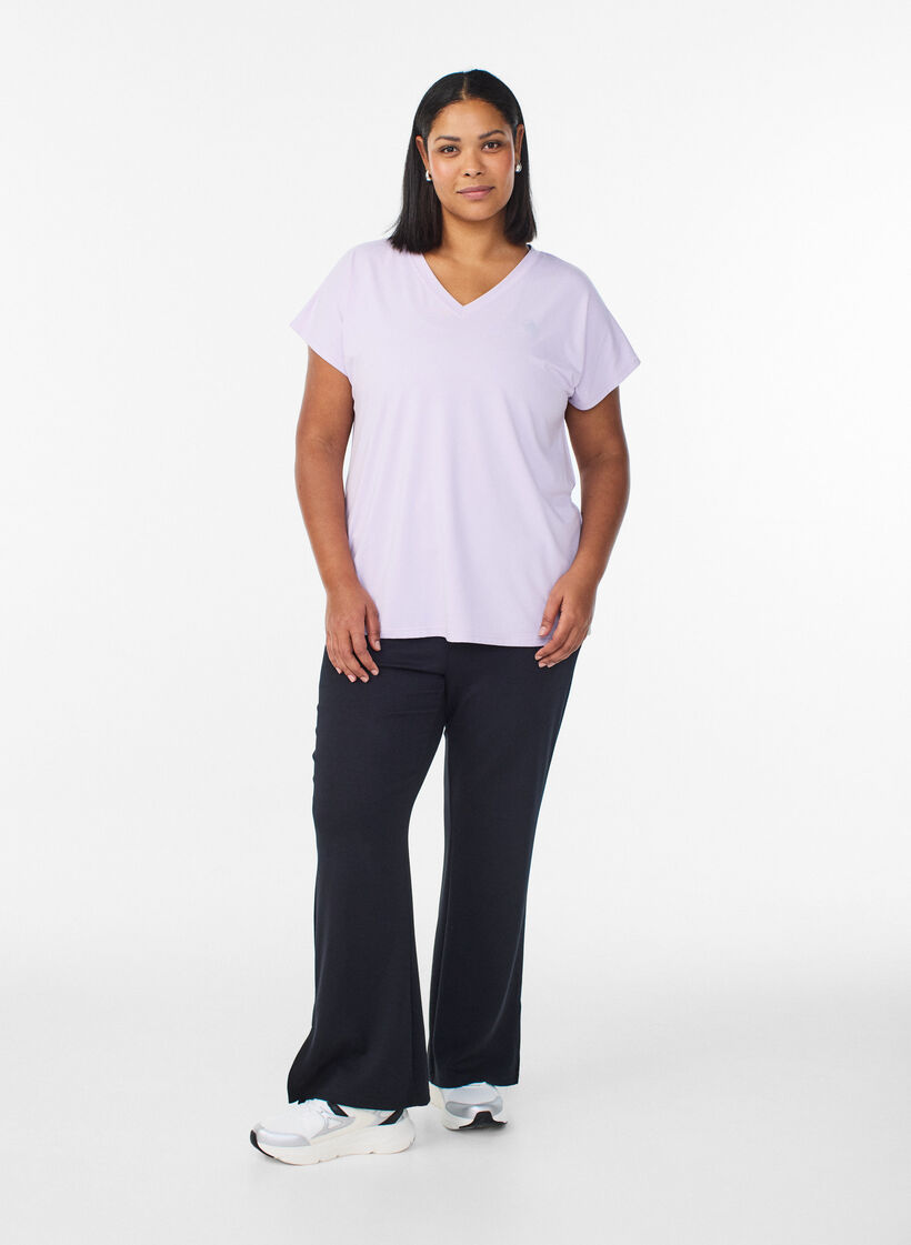 Losvallend trainings-T-shirt met V-hals, Paars, Model image number 1