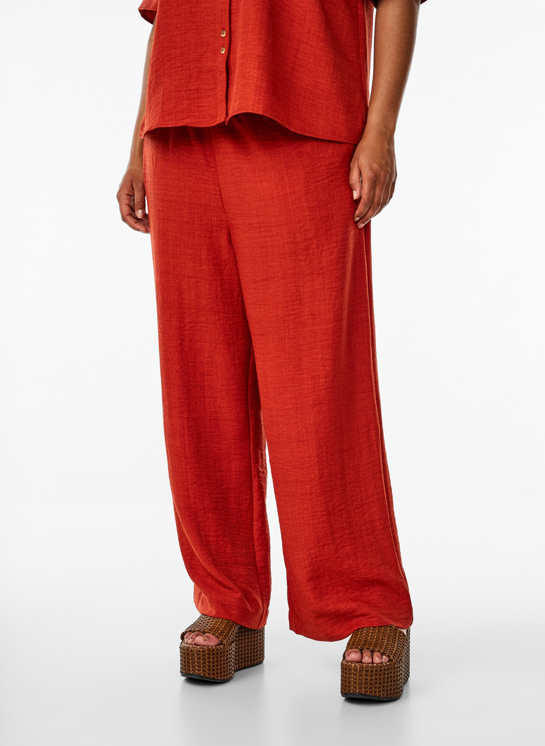 ZizziPantalon ample avec ceinture &eacute;lastique et poches, Rouge, Model image number 2