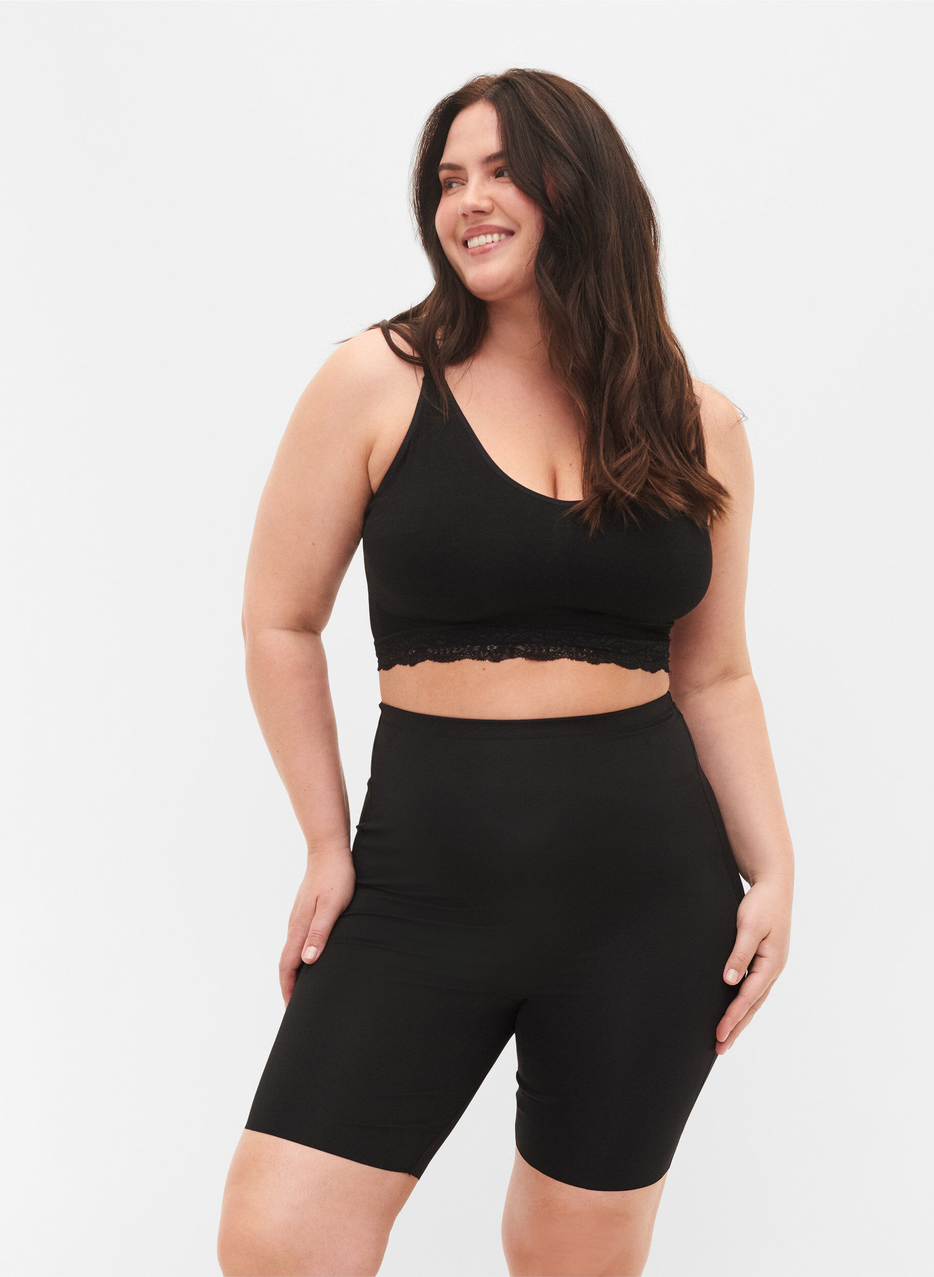 Light shapewear shorts met hoge taille, Zwart, Model